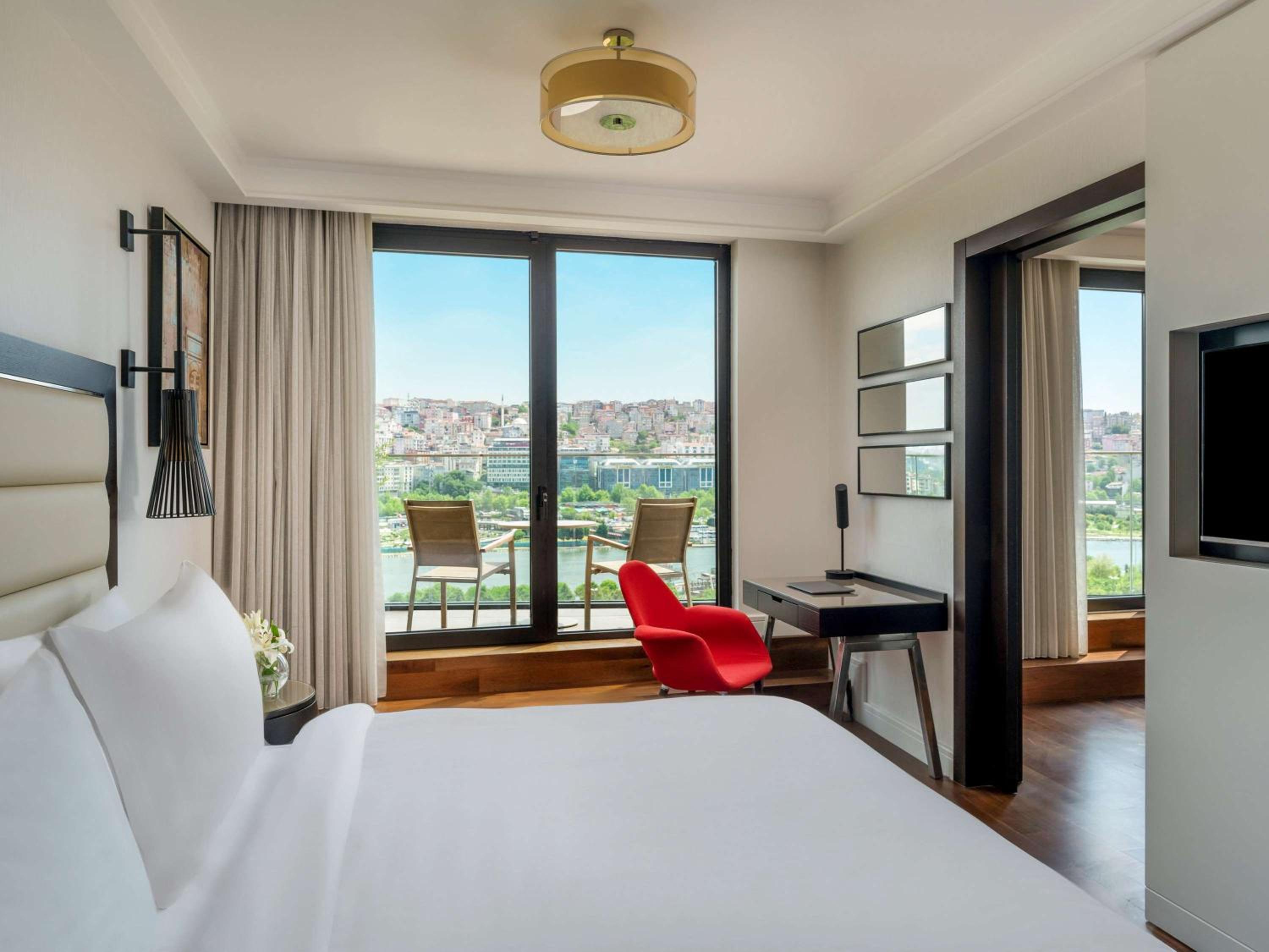 Golden Horn Suite King photo 3