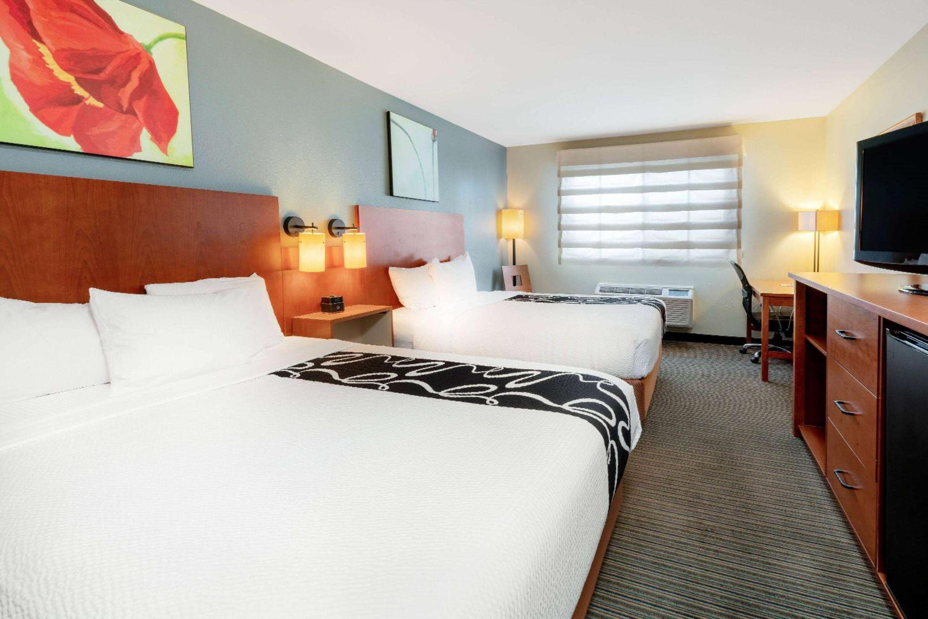 Queen Room with Two Queen Beds - Disability Access - Photo 1