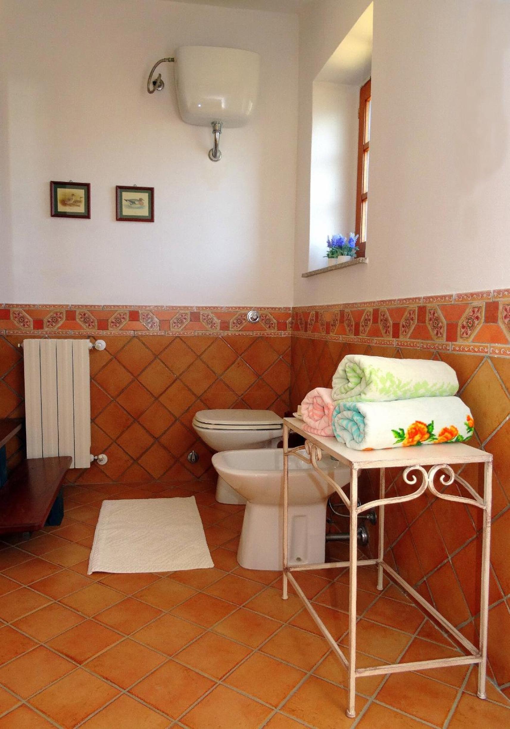 Deluxe Double Room (2 Adults + 1 Child) - Photo 3