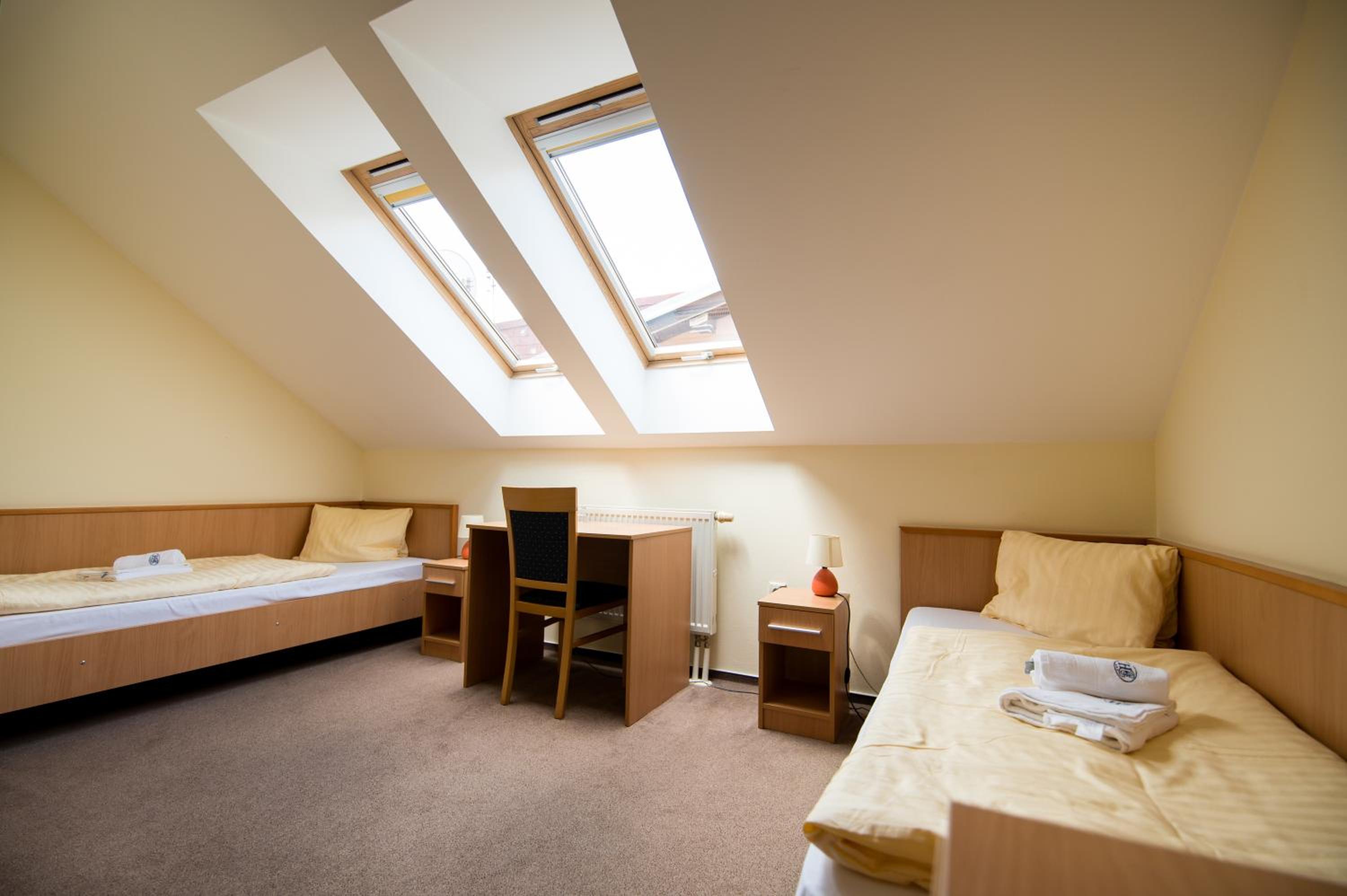 Double or Twin Room with Bathroom - Photo 6