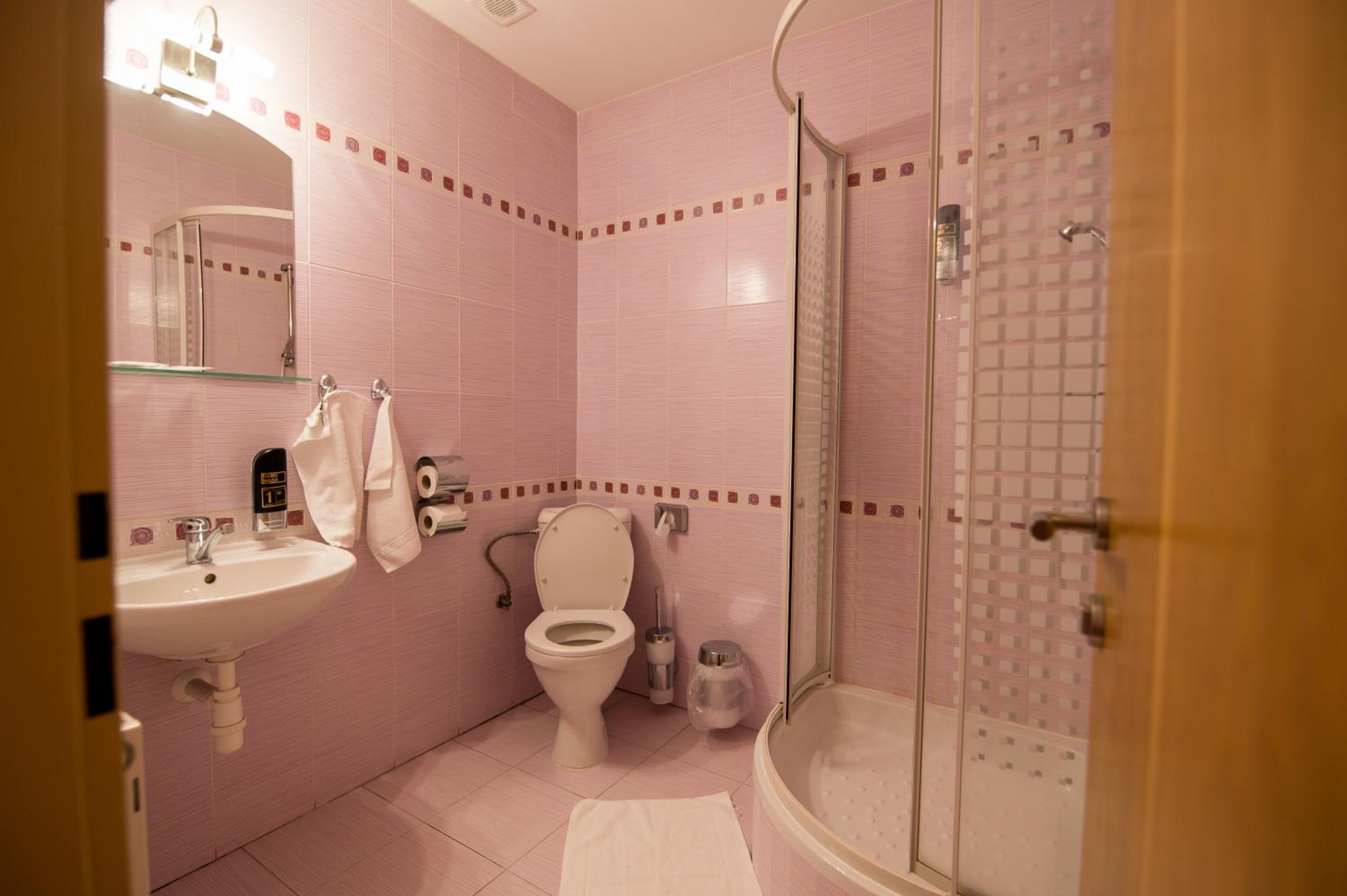 Double or Twin Room with Bathroom - Photo 7