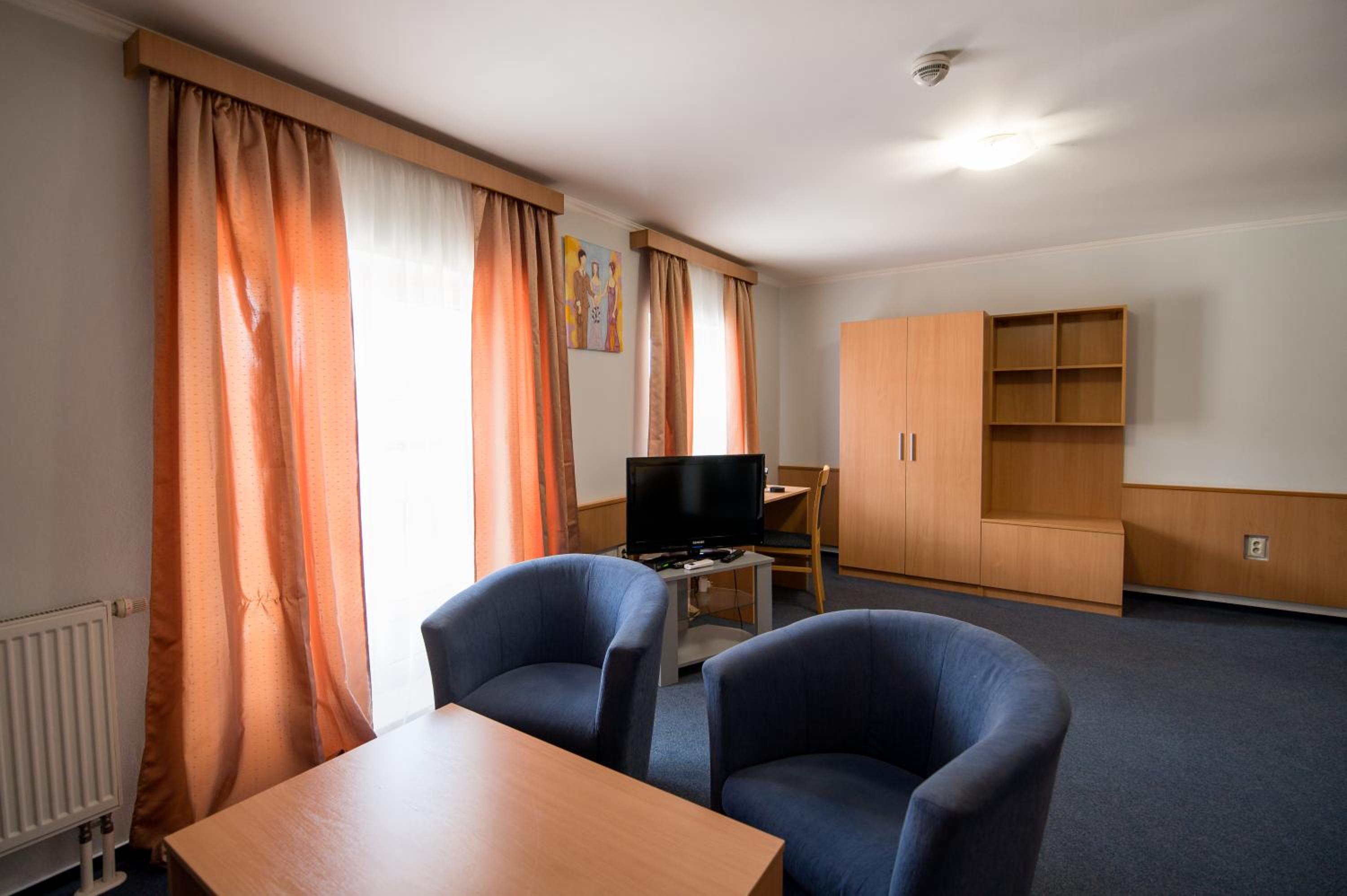 Deluxe Double Room with Extra Bed - Photo 13