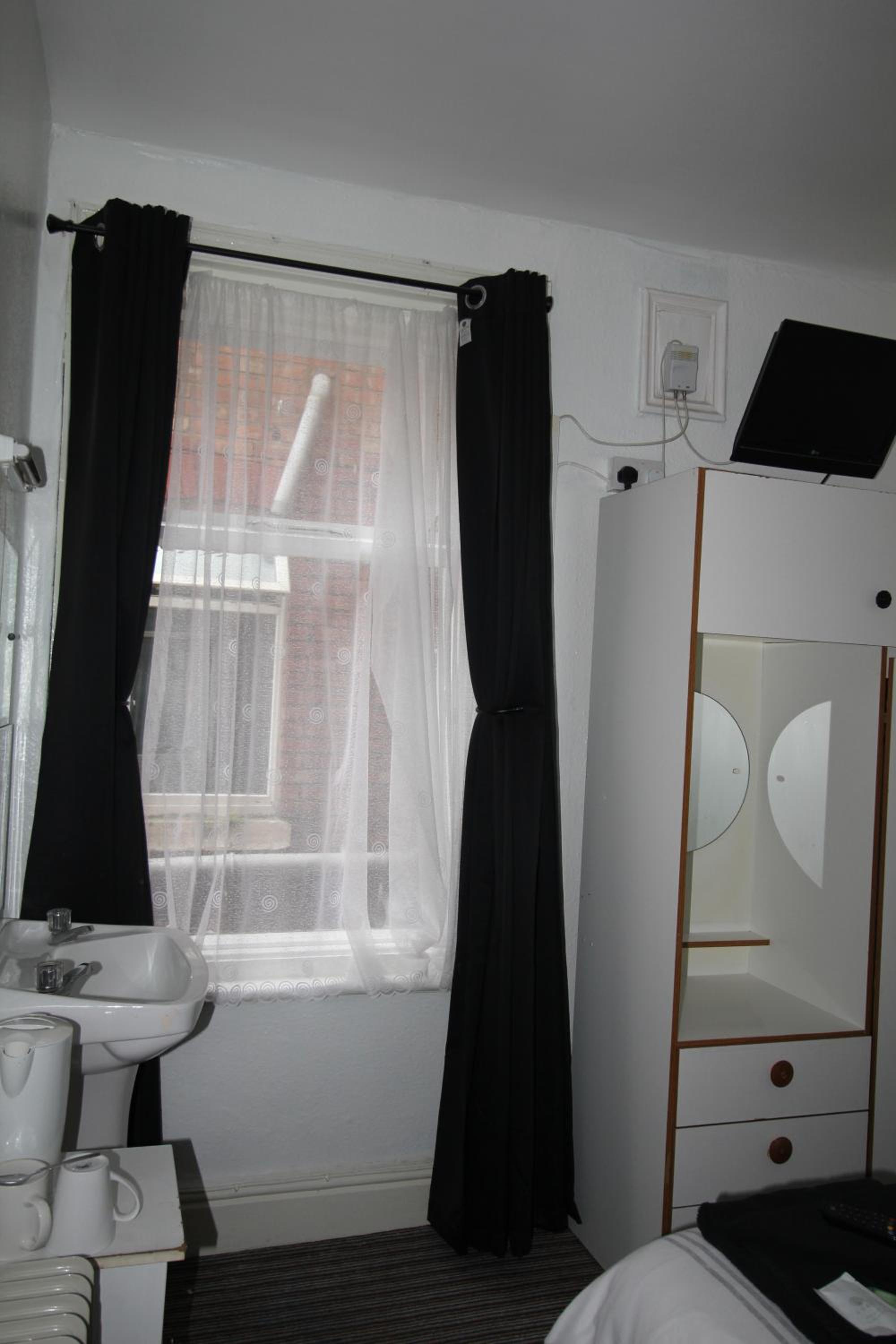 Standard Double Room - Photo 5