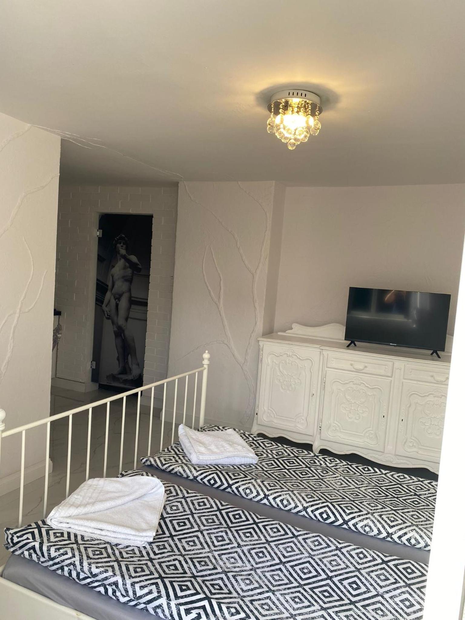 Studio Apartment - Photo 11