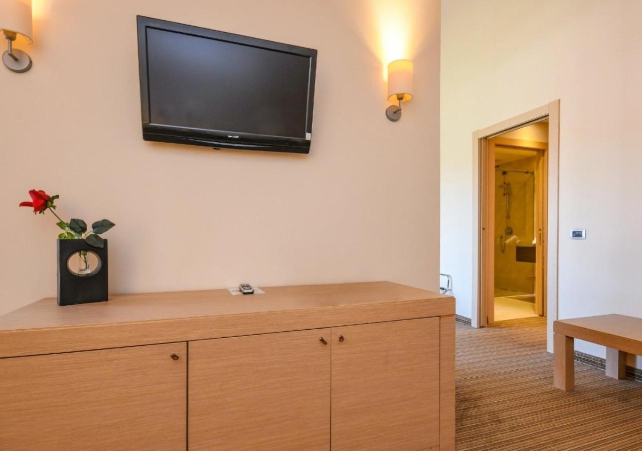 Standard Suite - Photo 1