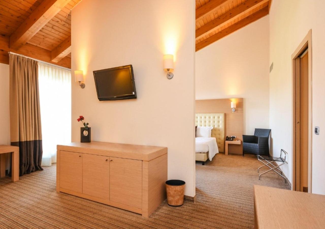 Standard Suite - Photo 8