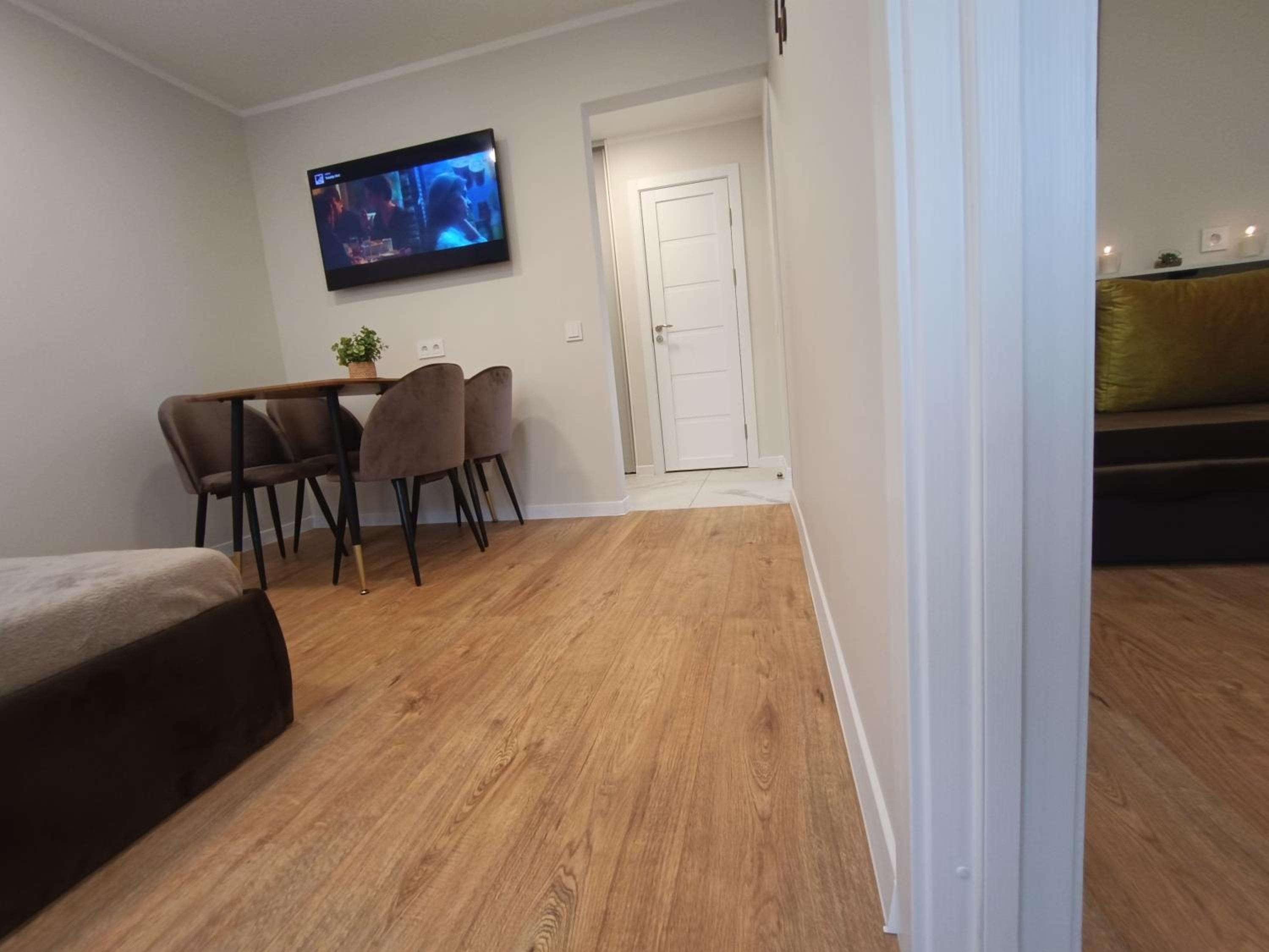 Apartment with Balcony - Photo 8