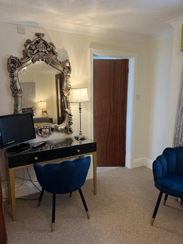 Deluxe King Room - Photo 2