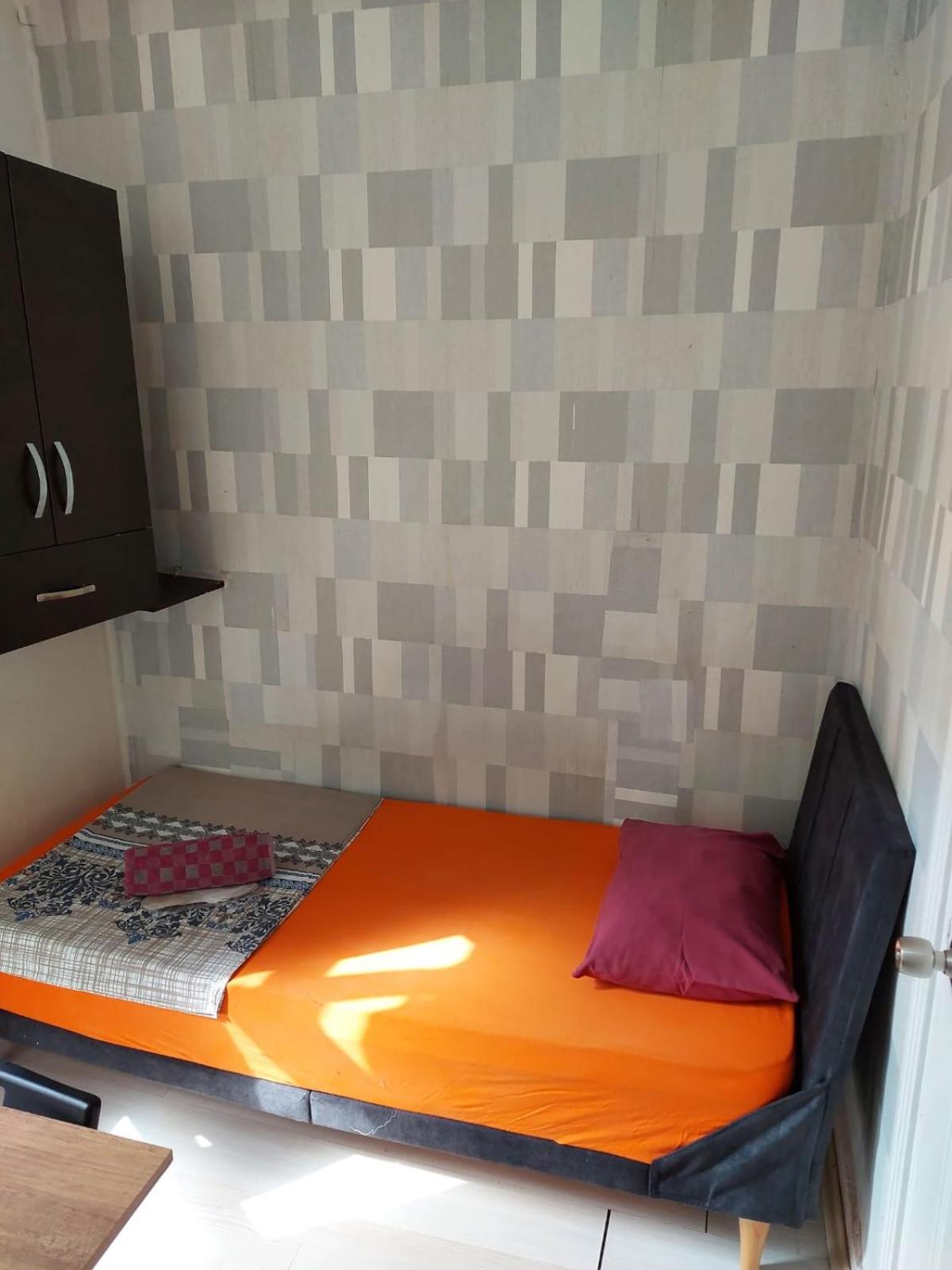 Single Room with Private Bathroom photo 2
