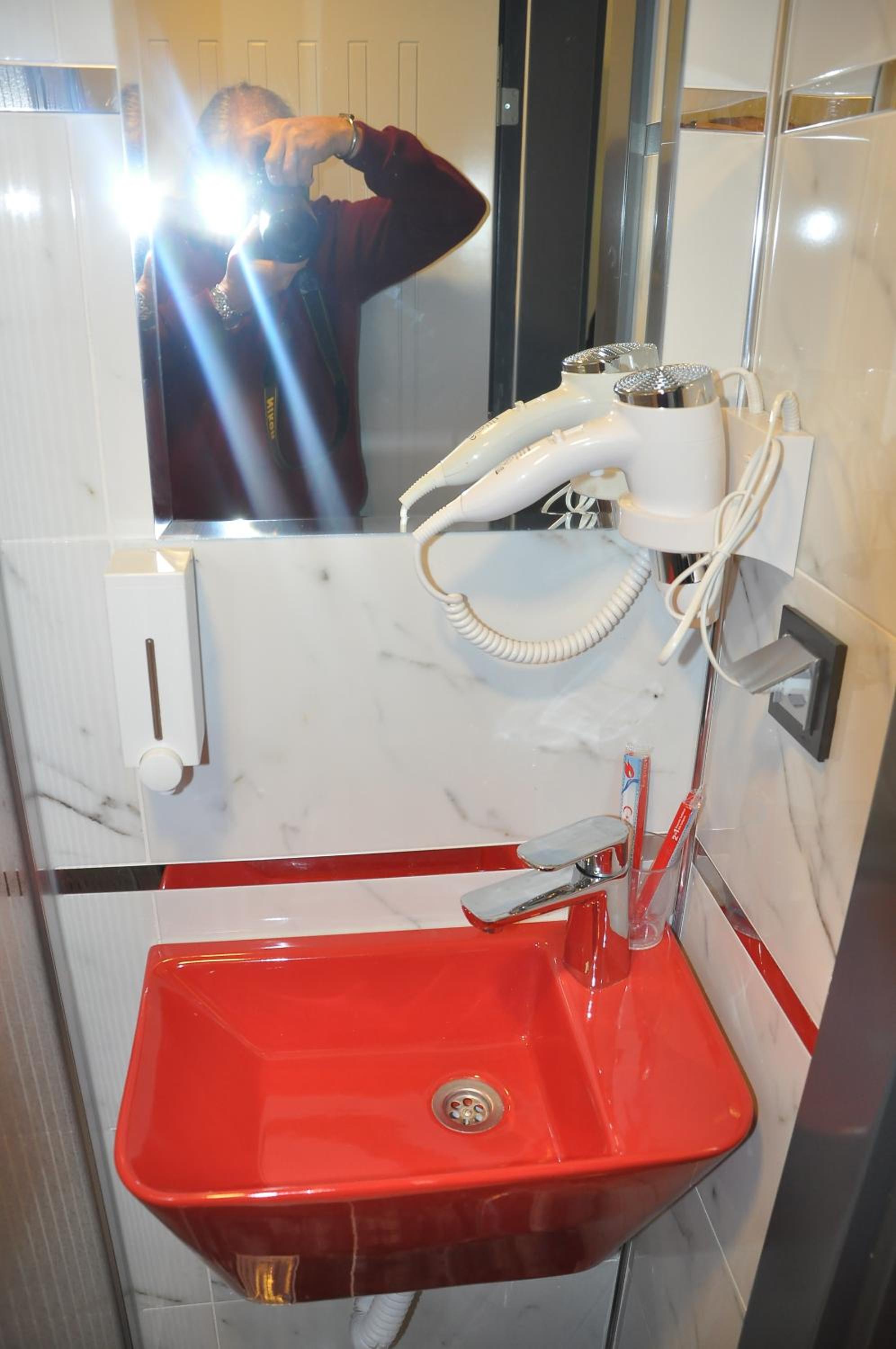 Single Room photo 3