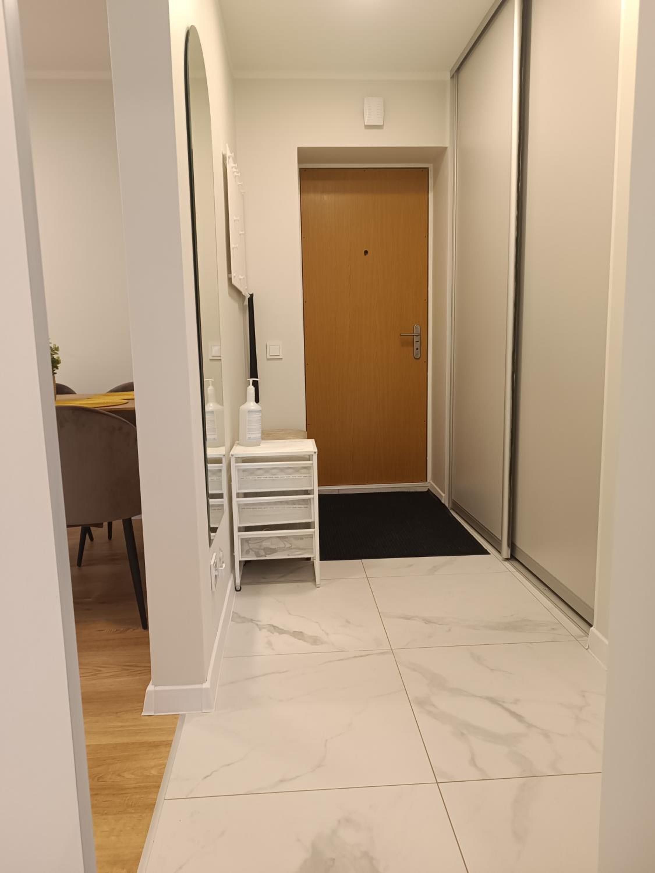 Apartment with Balcony - Photo 40