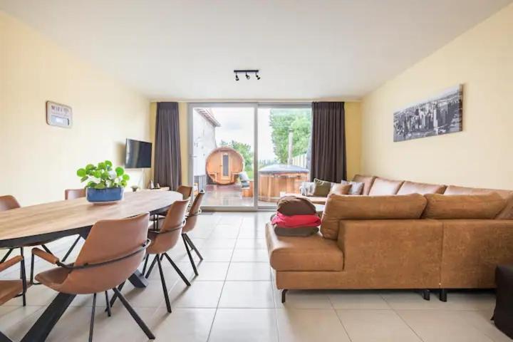 Four-Bedroom House photo 1