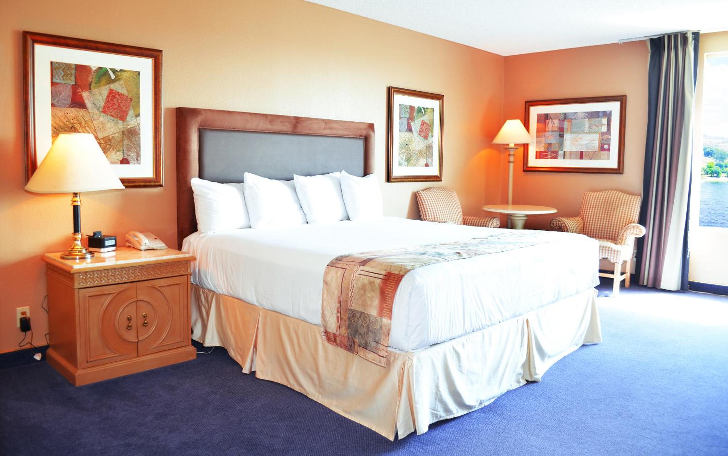 Deluxe King Room with River View - Photo 2