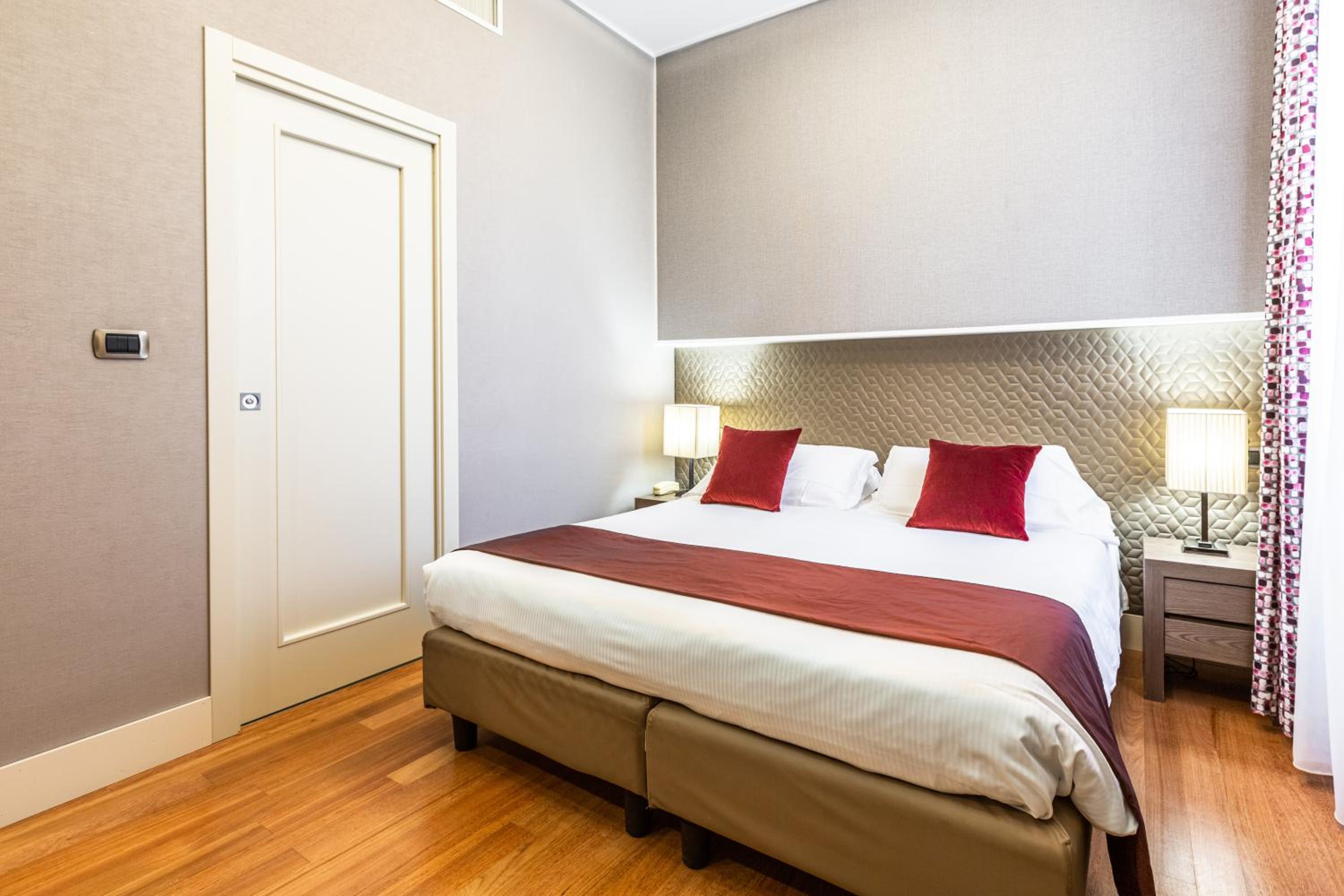 Double or Twin Room thumbnail 5