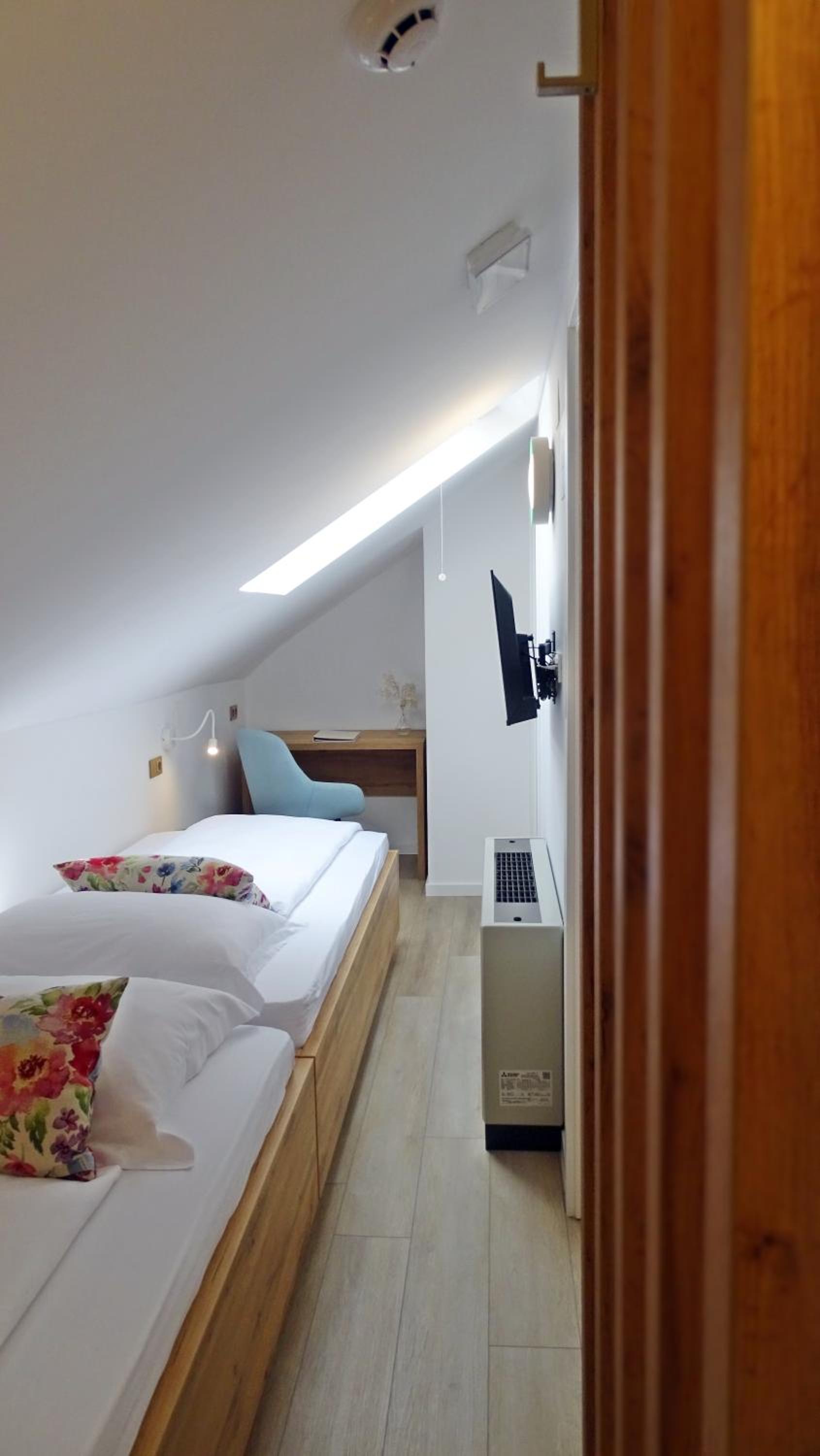 Economy Double Room - Photo 5