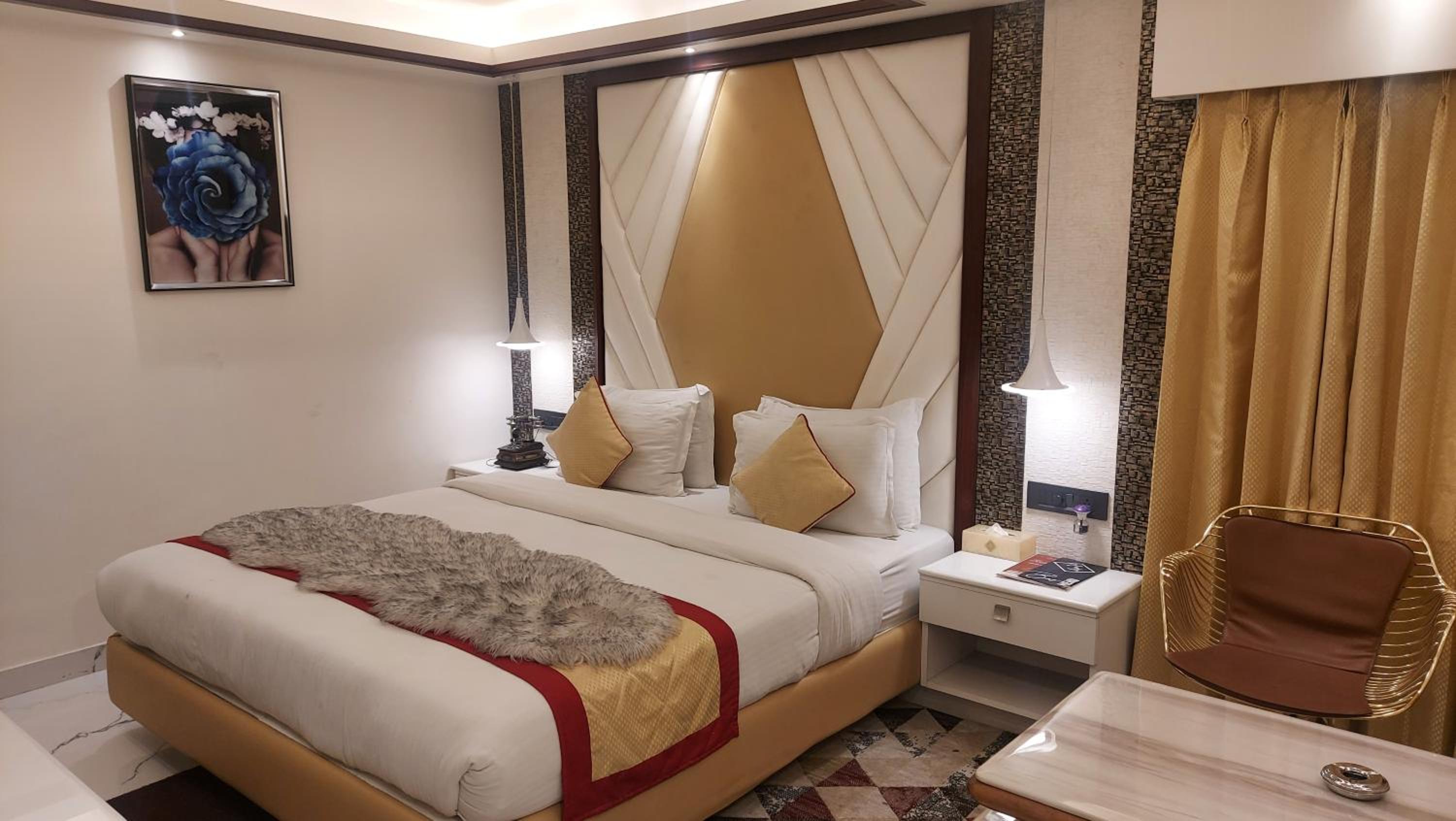 Executive Suite - Photo 4