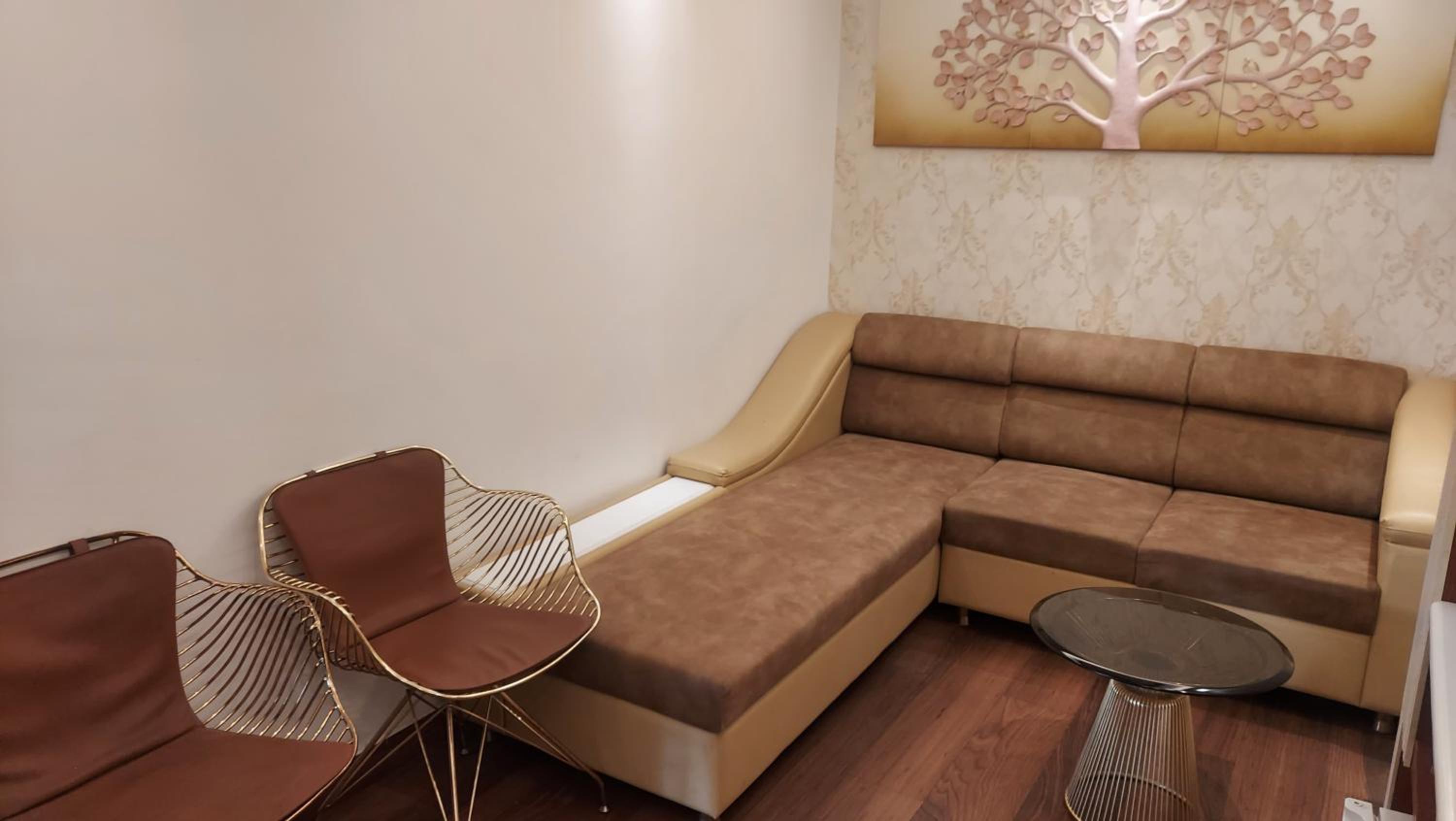 Executive Suite - Photo 3