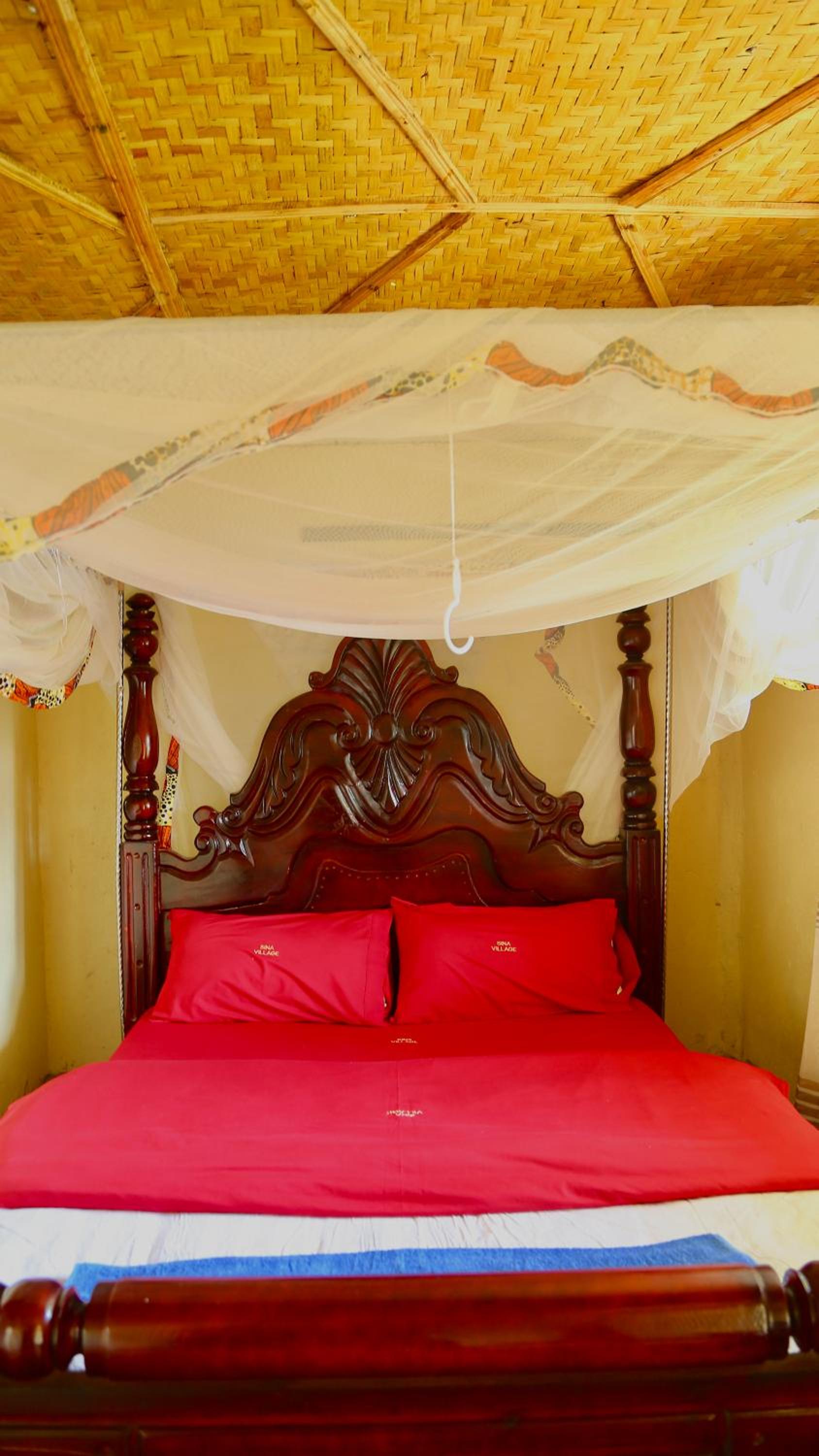 8-Bed Mixed Dormitory Room photo 2