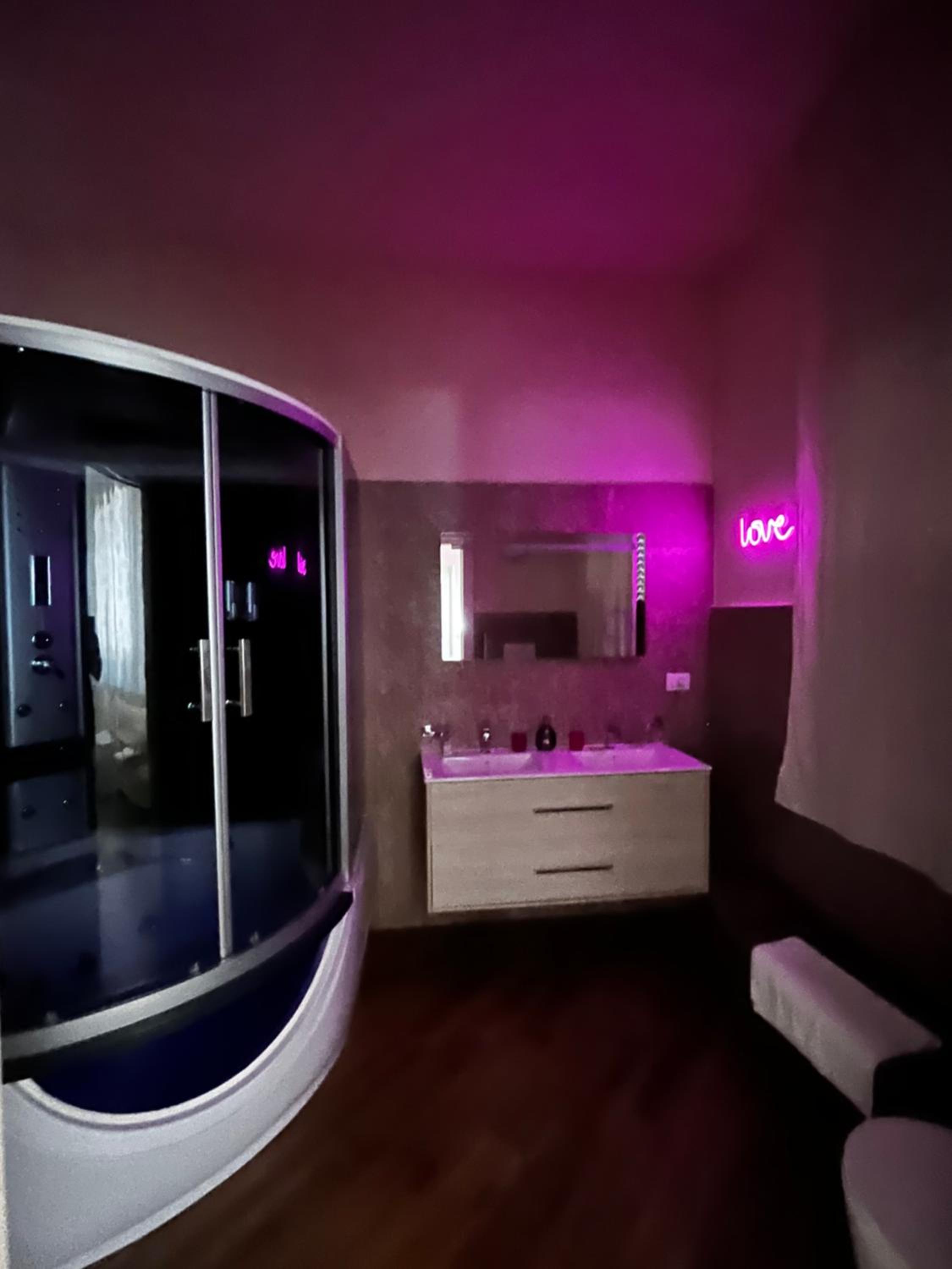 Double Room - Photo 8