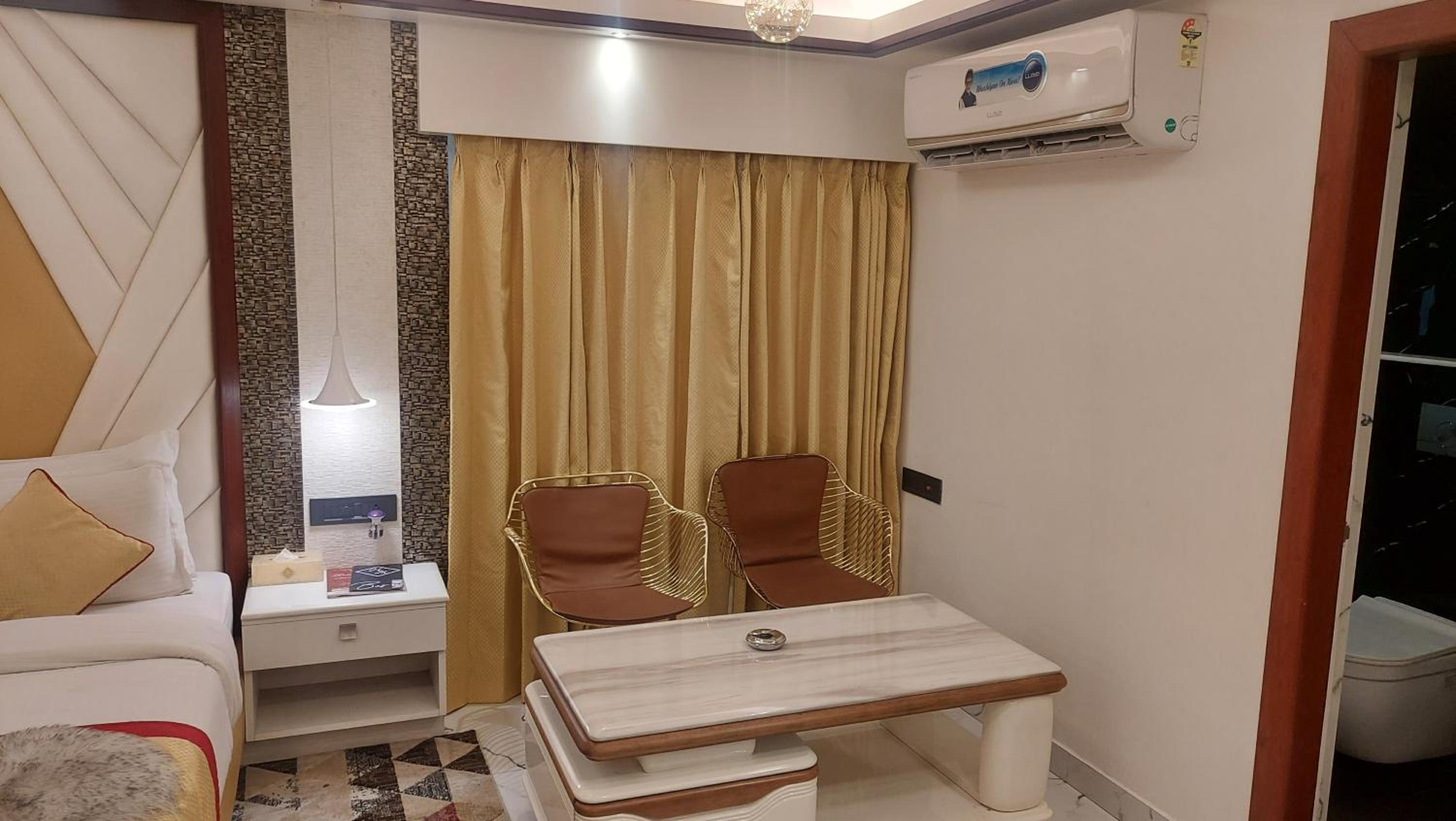 Executive Suite - Photo 5