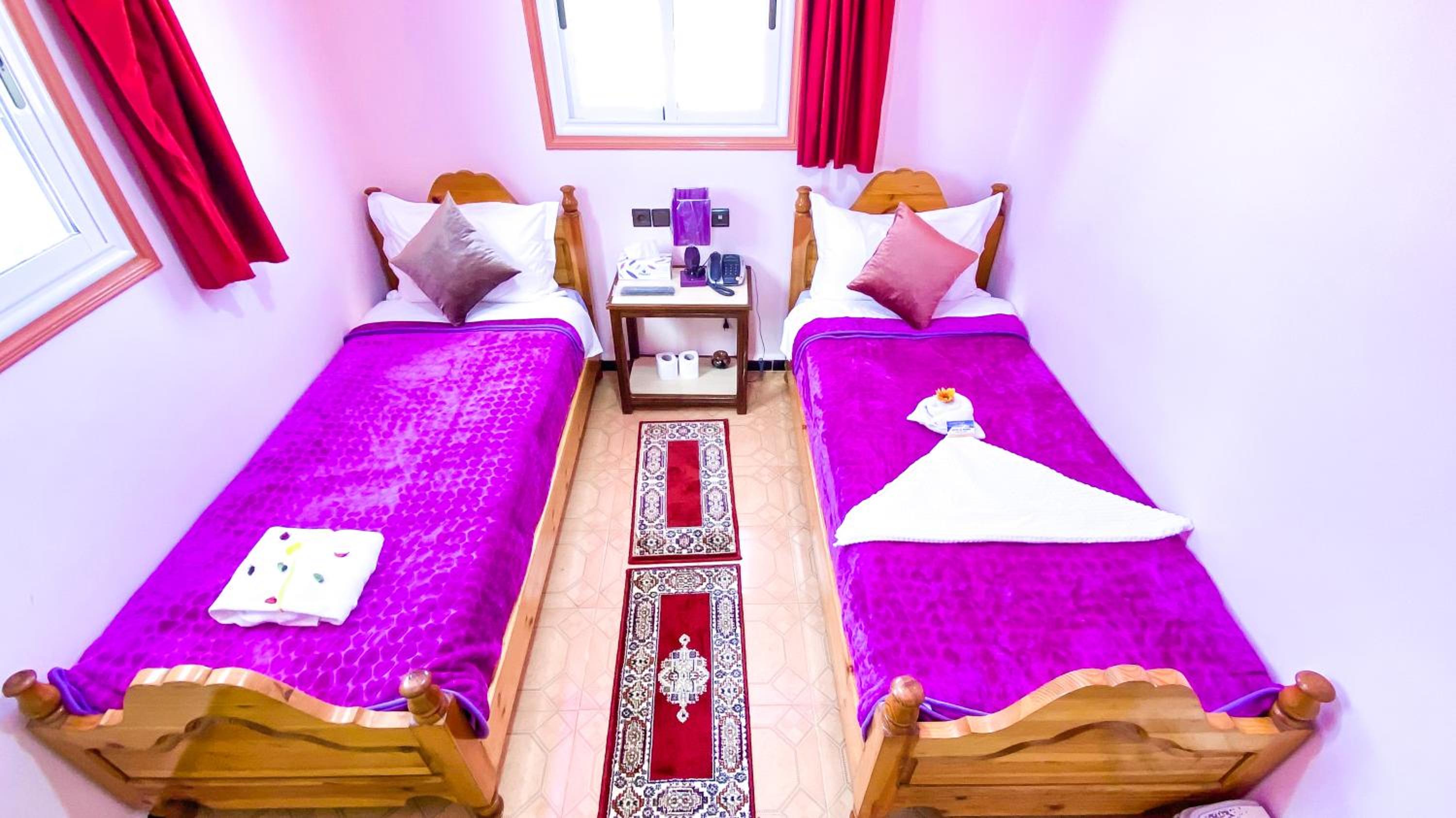 Deluxe Double or Twin Room with Sea View - Photo 11