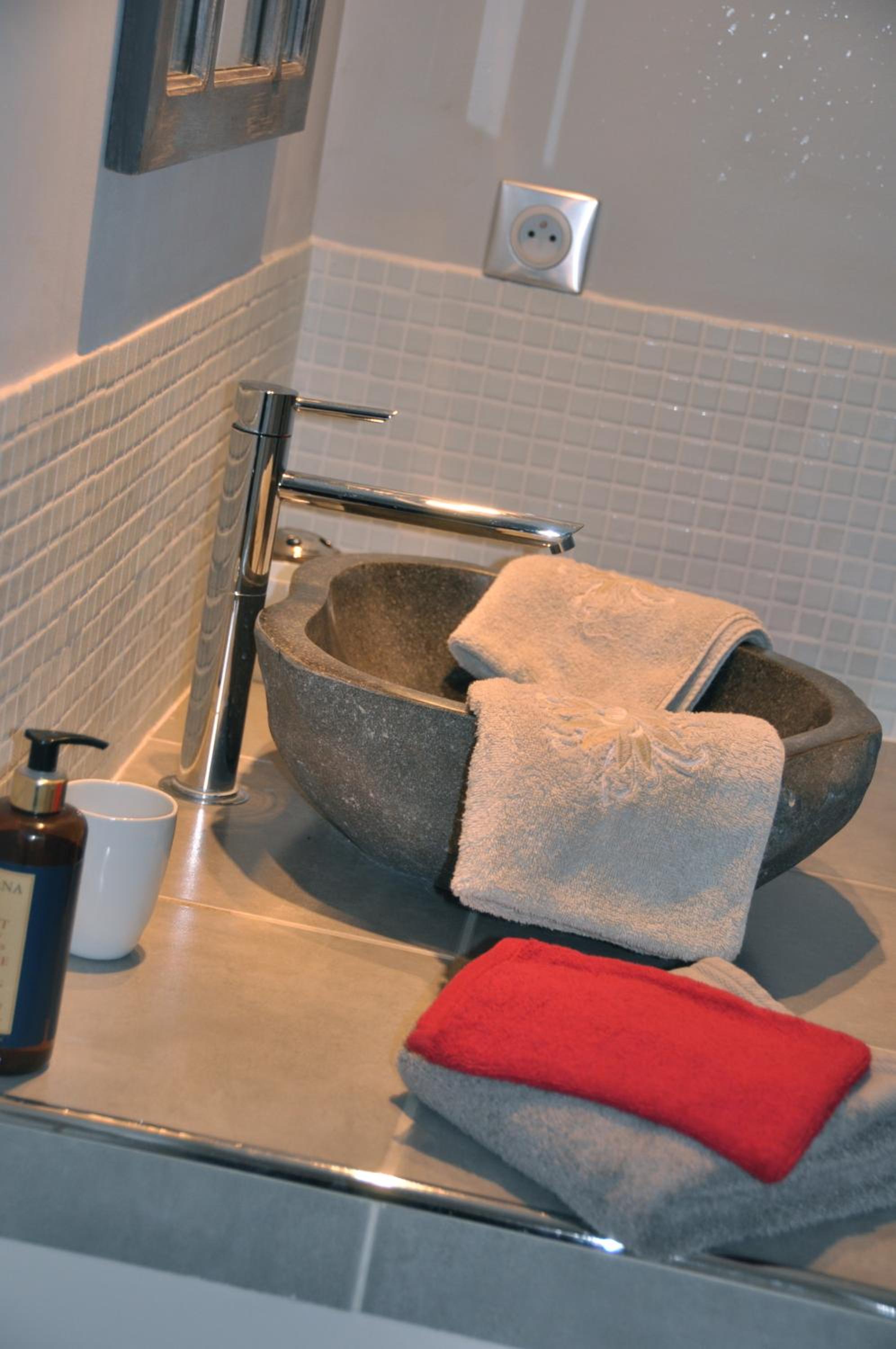 Double Room with Shower - Photo 2