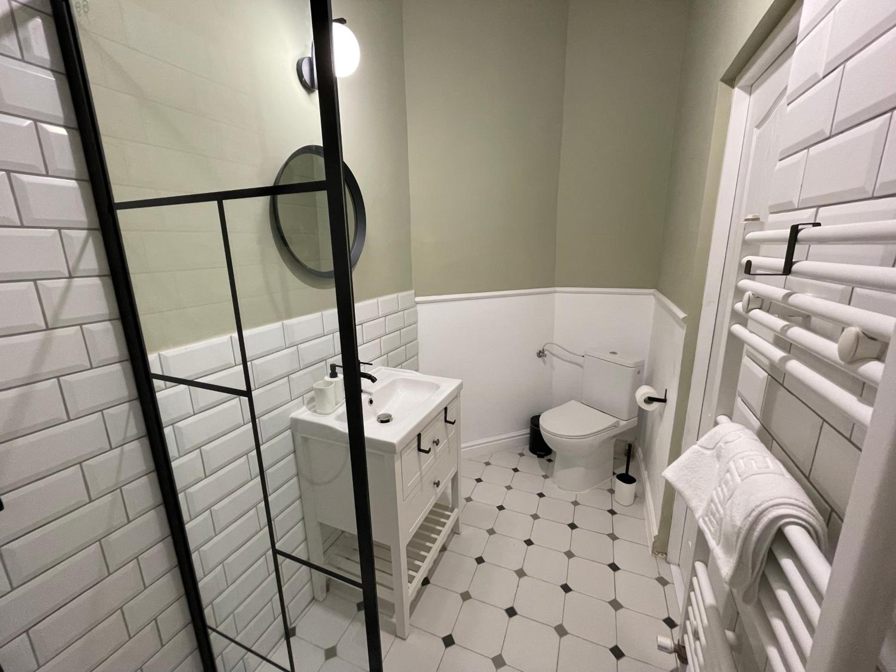 One-Bedroom Apartment - Photo 15