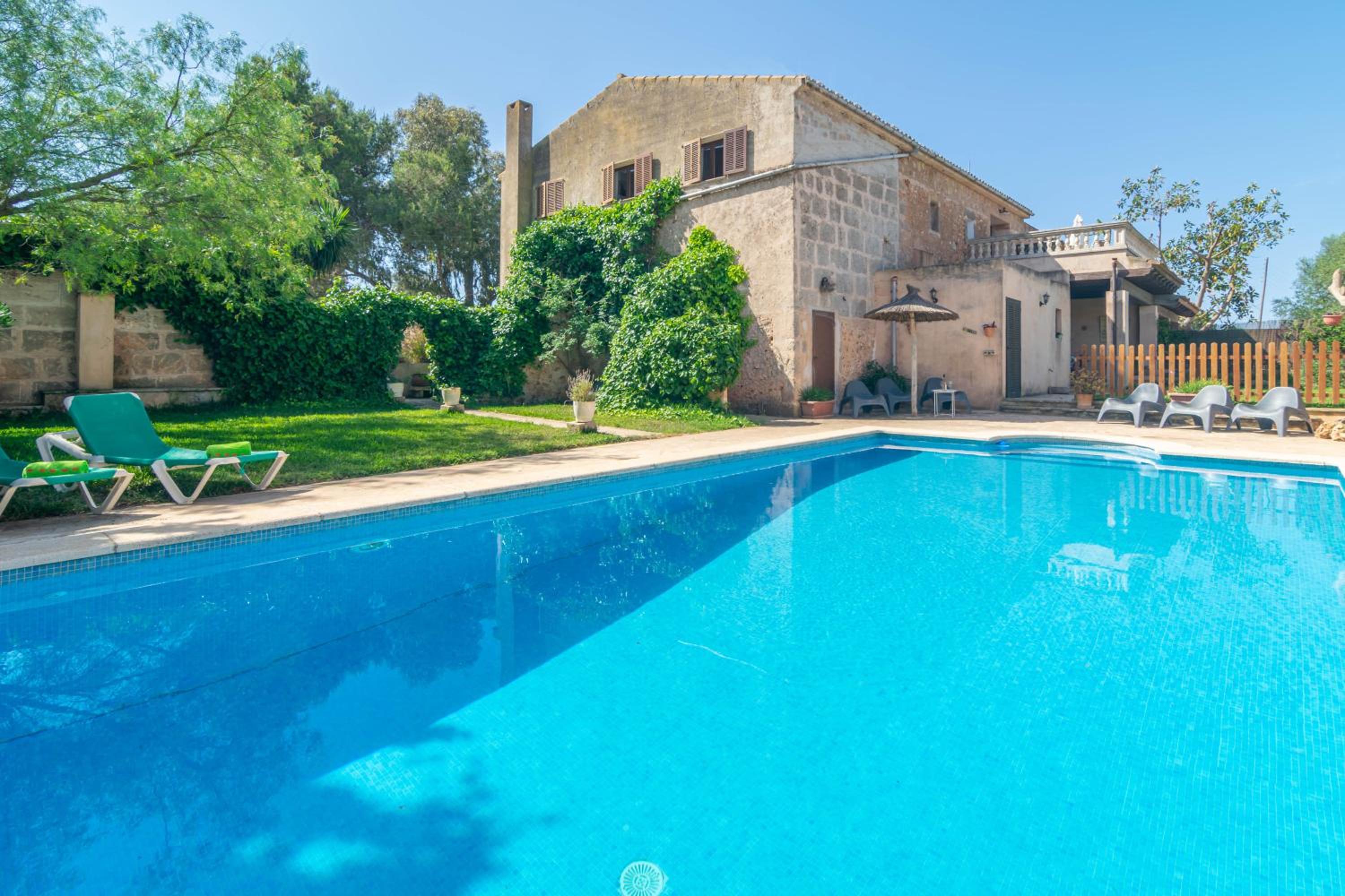 Five-Bedroom Villa photo 2