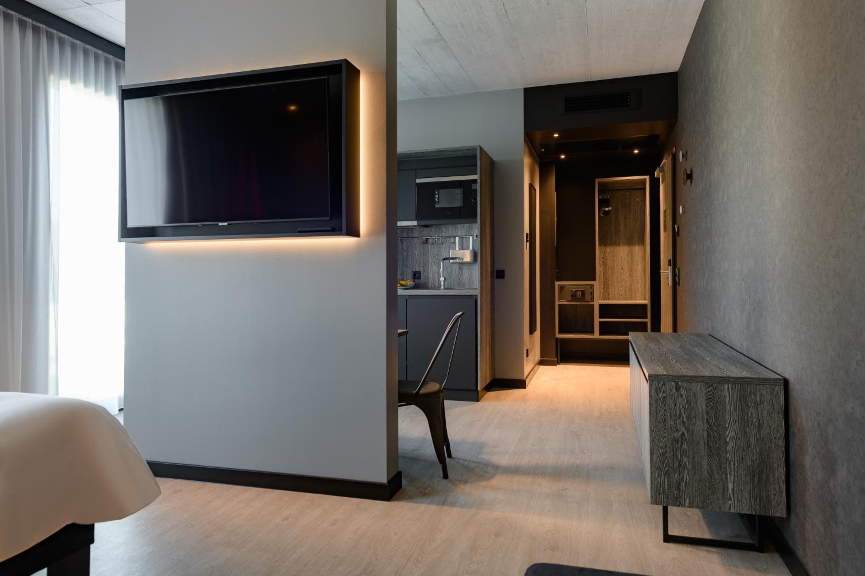 Comfort Plus Double Room with Sofa Bed - Photo 6