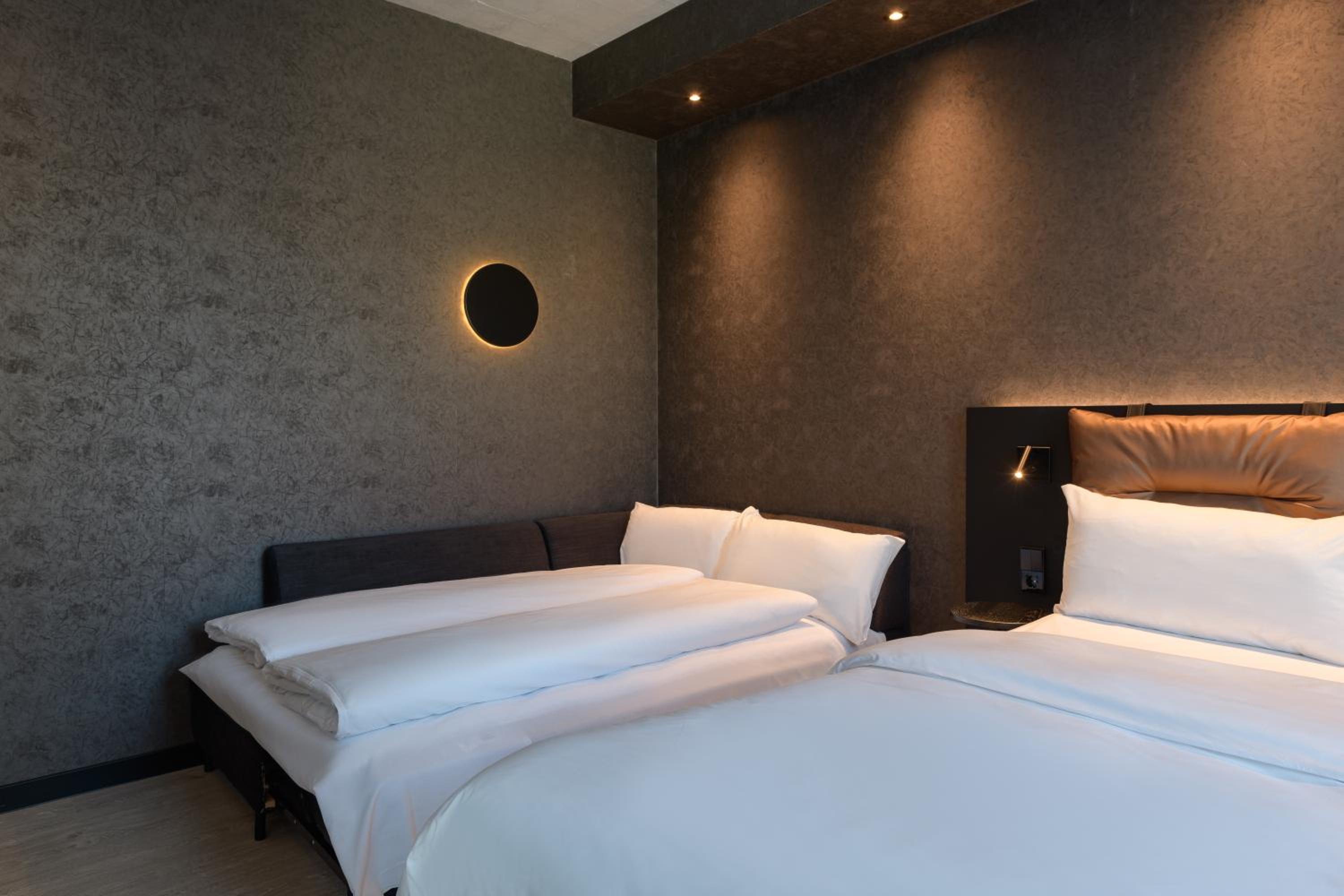 Comfort Plus Double Room with Sofa Bed - Photo 5