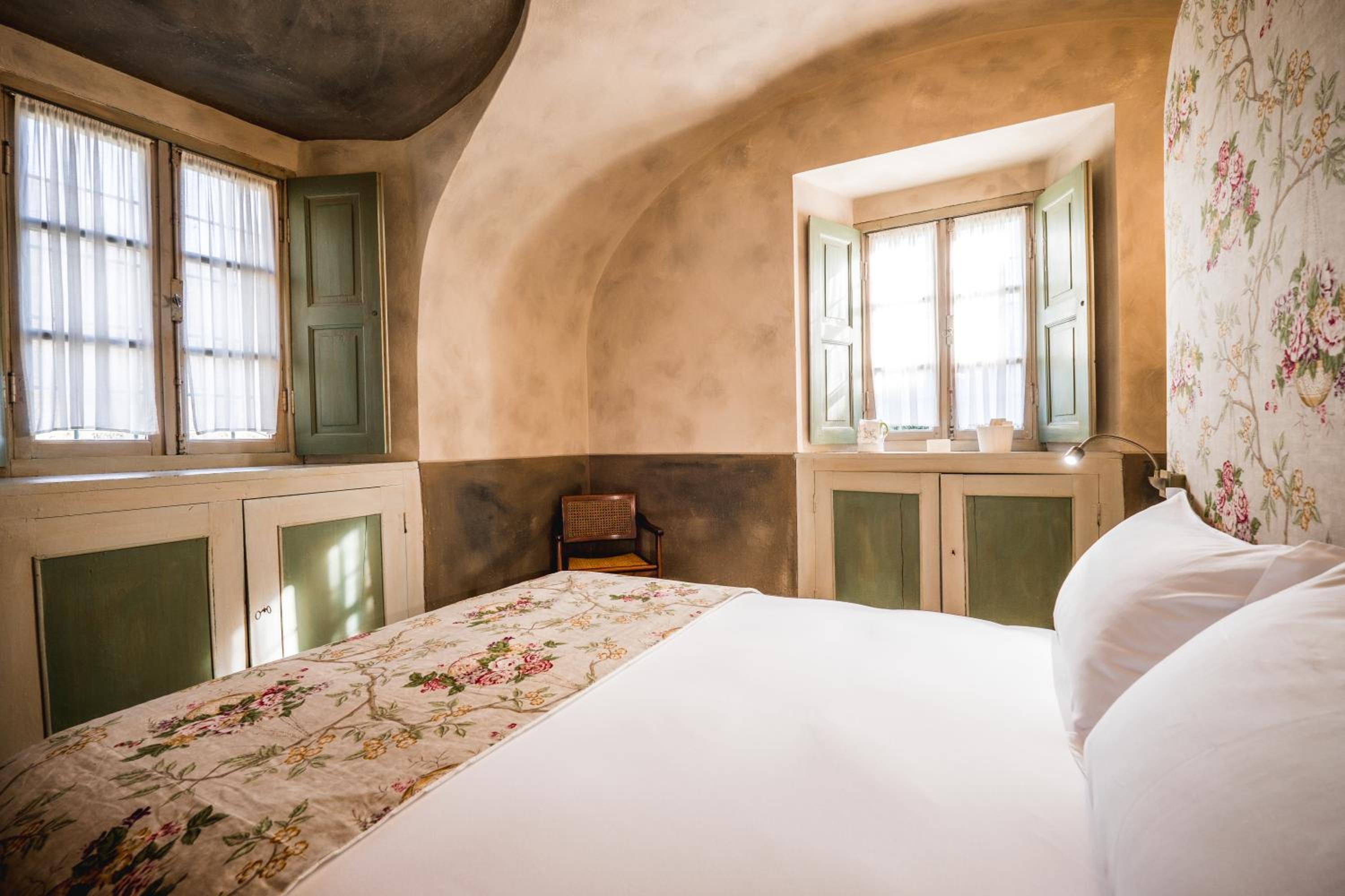 Standard Double Room - Photo 9