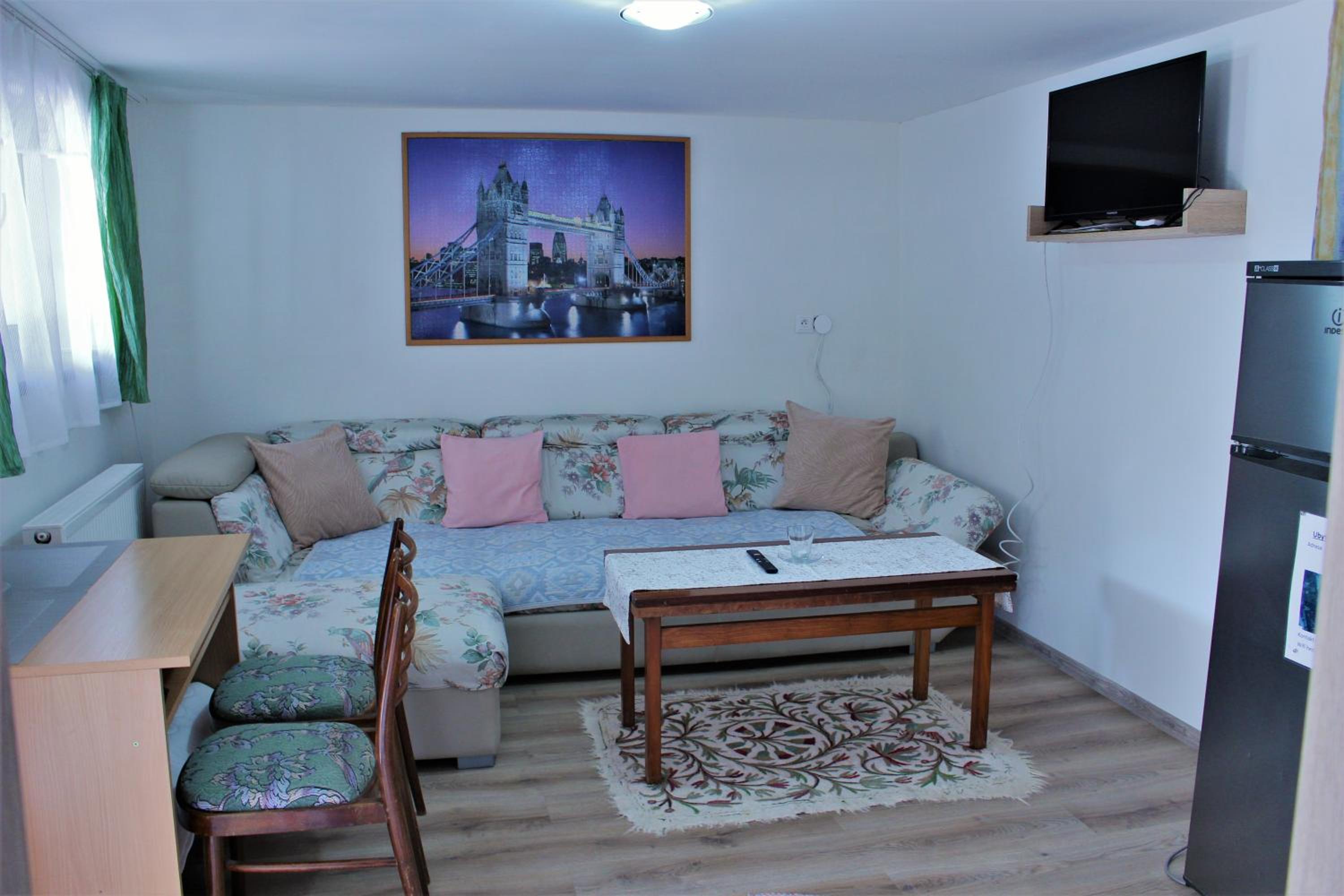 One-Bedroom Apartment - Photo 17