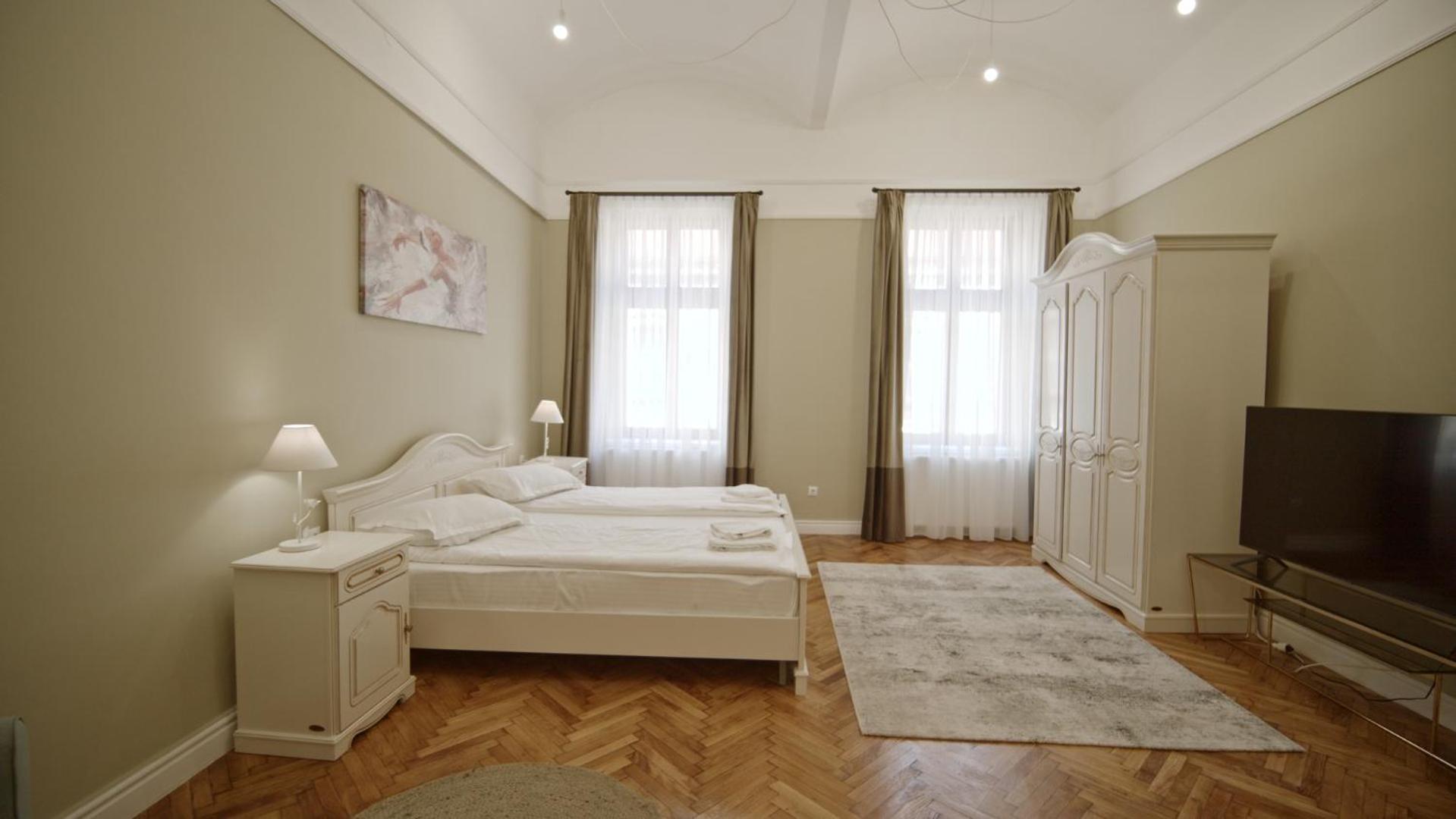 One-Bedroom Apartment - Photo 1