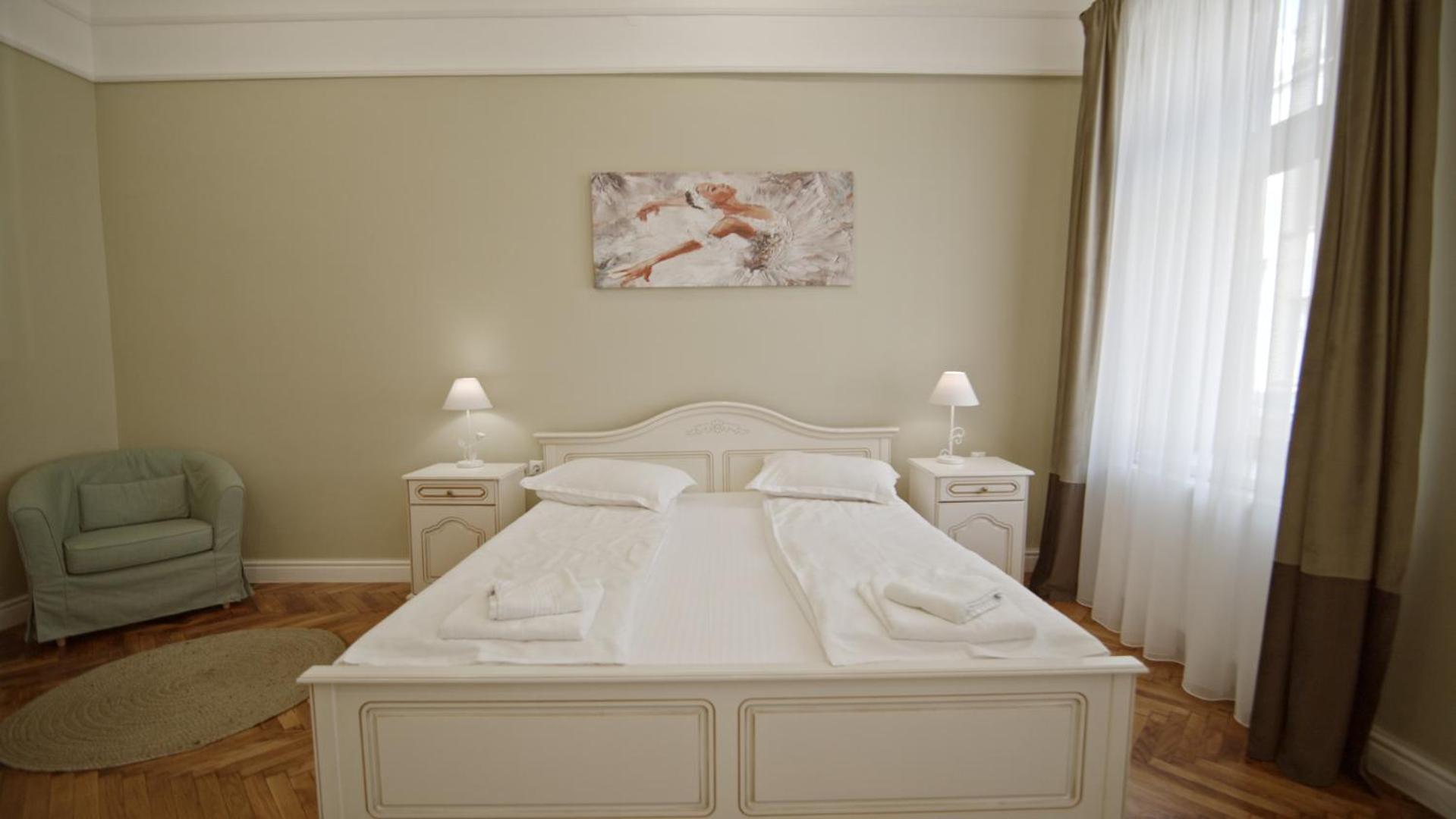 One-Bedroom Apartment - Photo 19