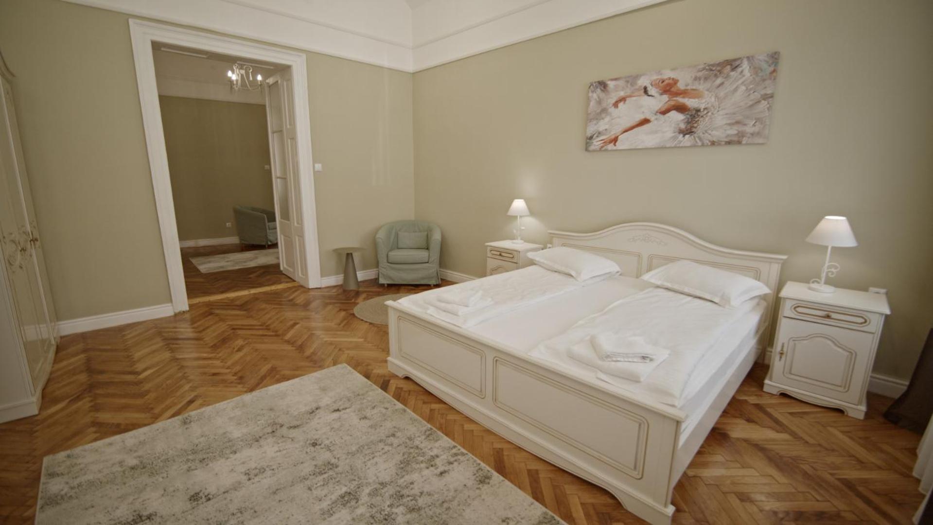 One-Bedroom Apartment - Photo 20
