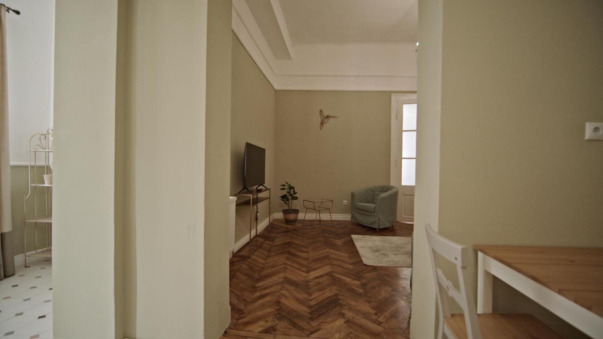 One-Bedroom Apartment - Photo 4