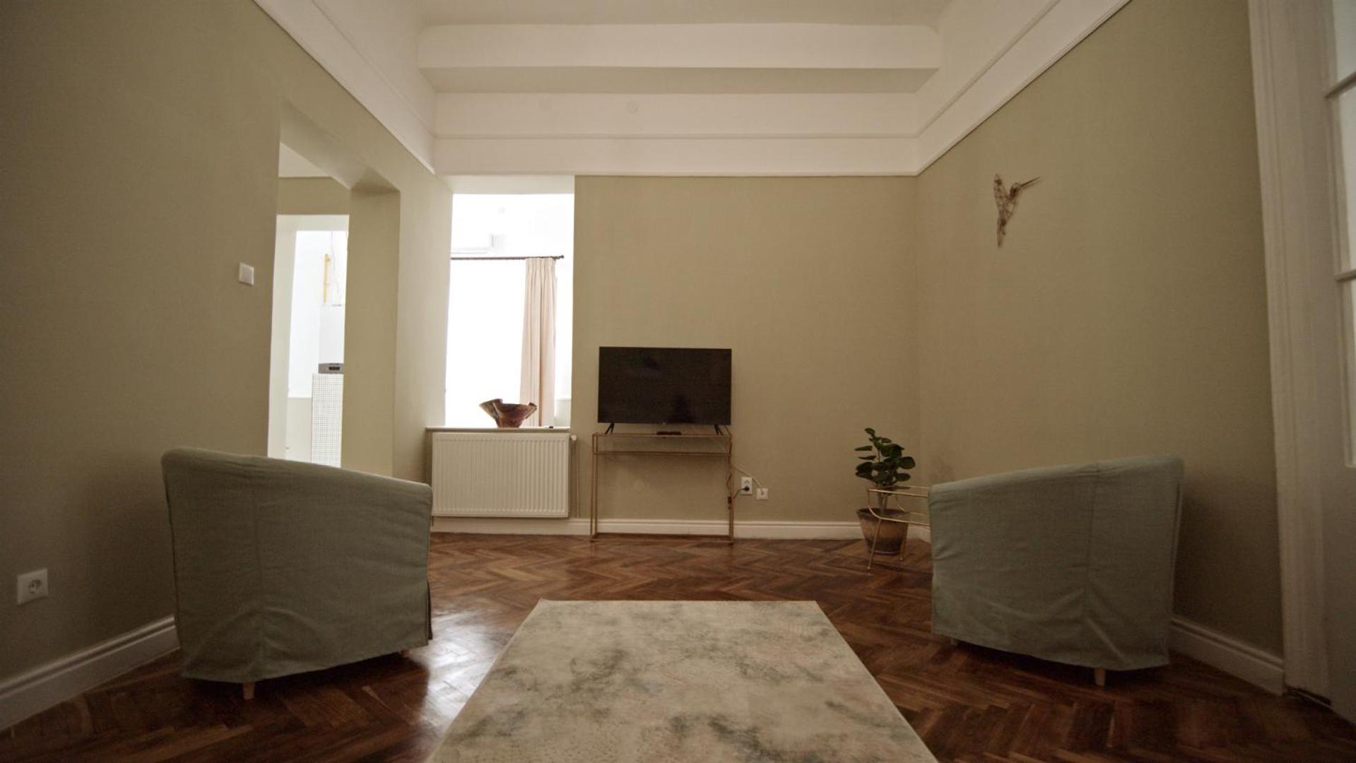 One-Bedroom Apartment - Photo 3