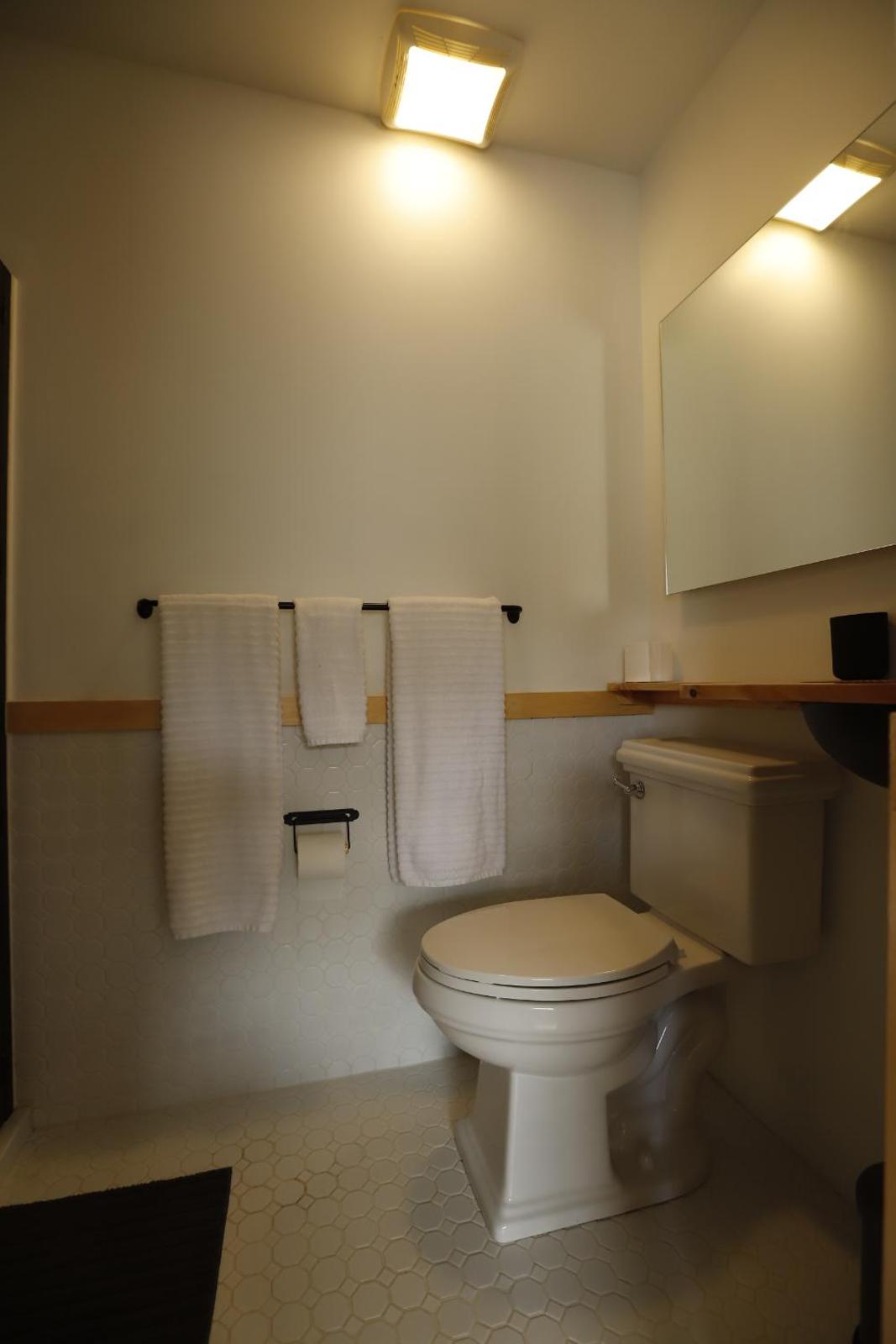 Double Room with Private Bathroom - Photo 7