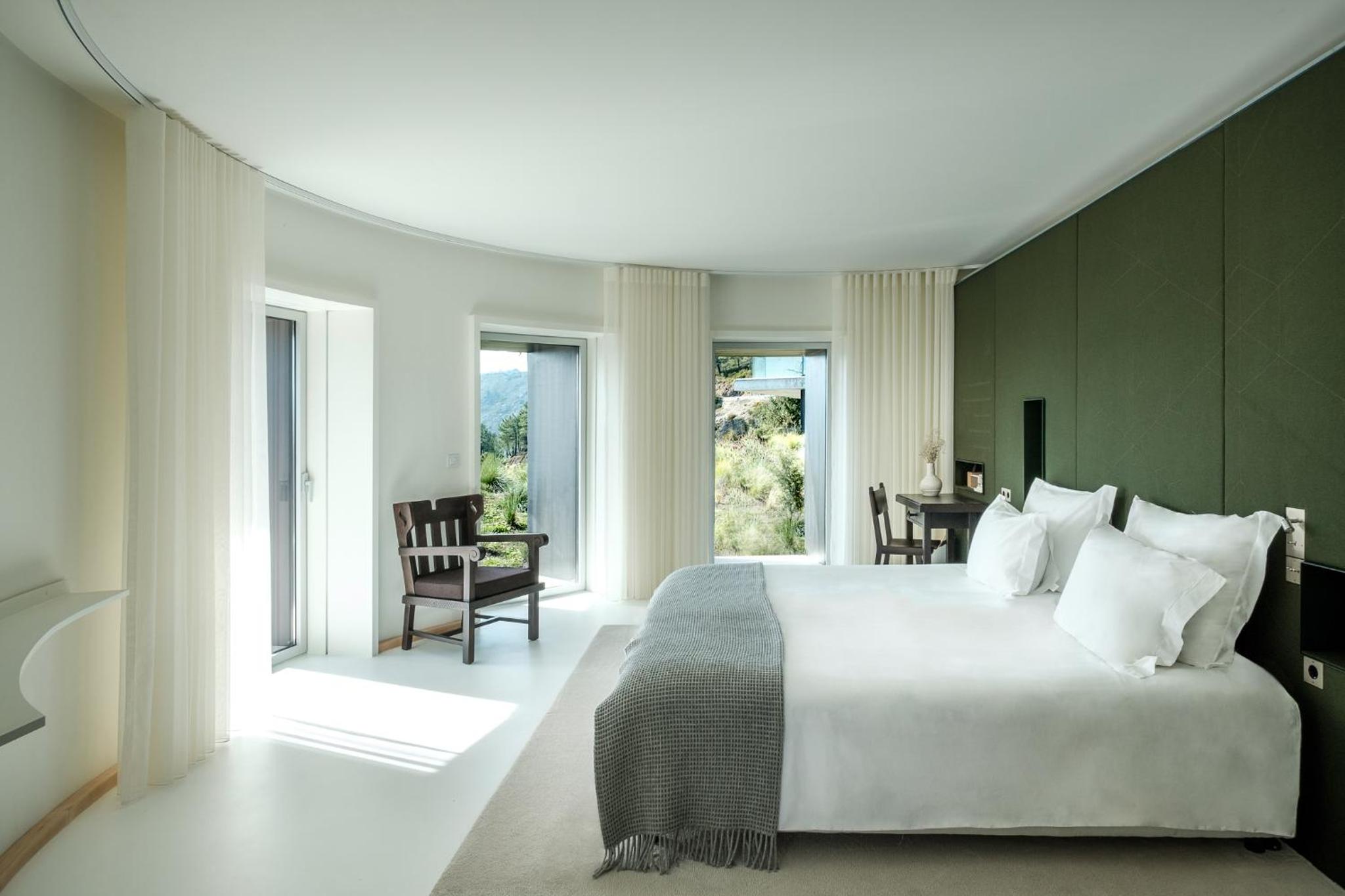 Comfort Suite with Mountain View