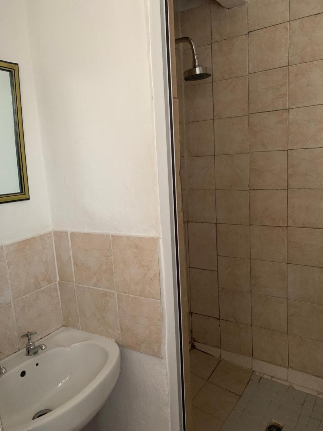 Budget Double Room - Photo 5