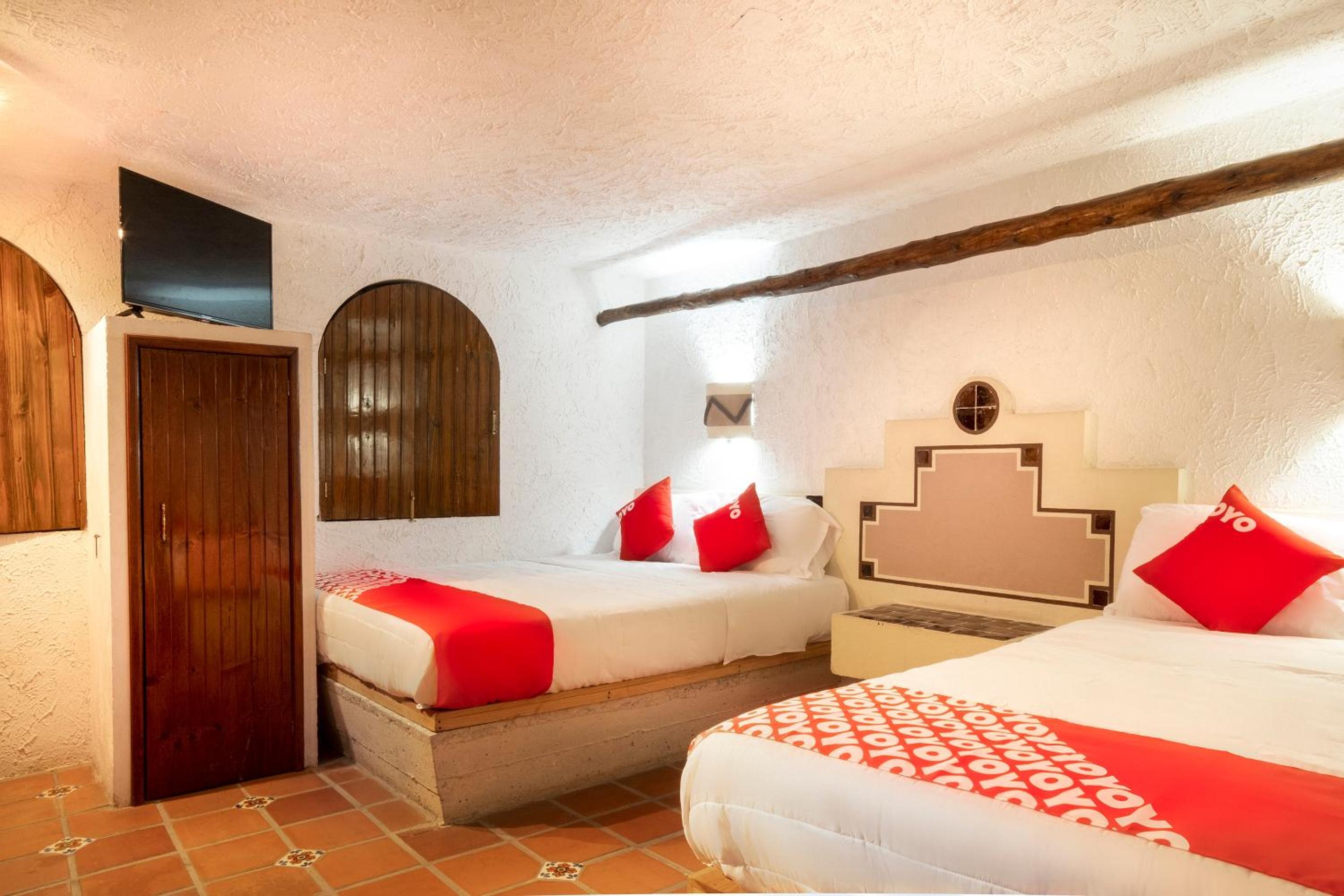Standard Suite - Photo 1