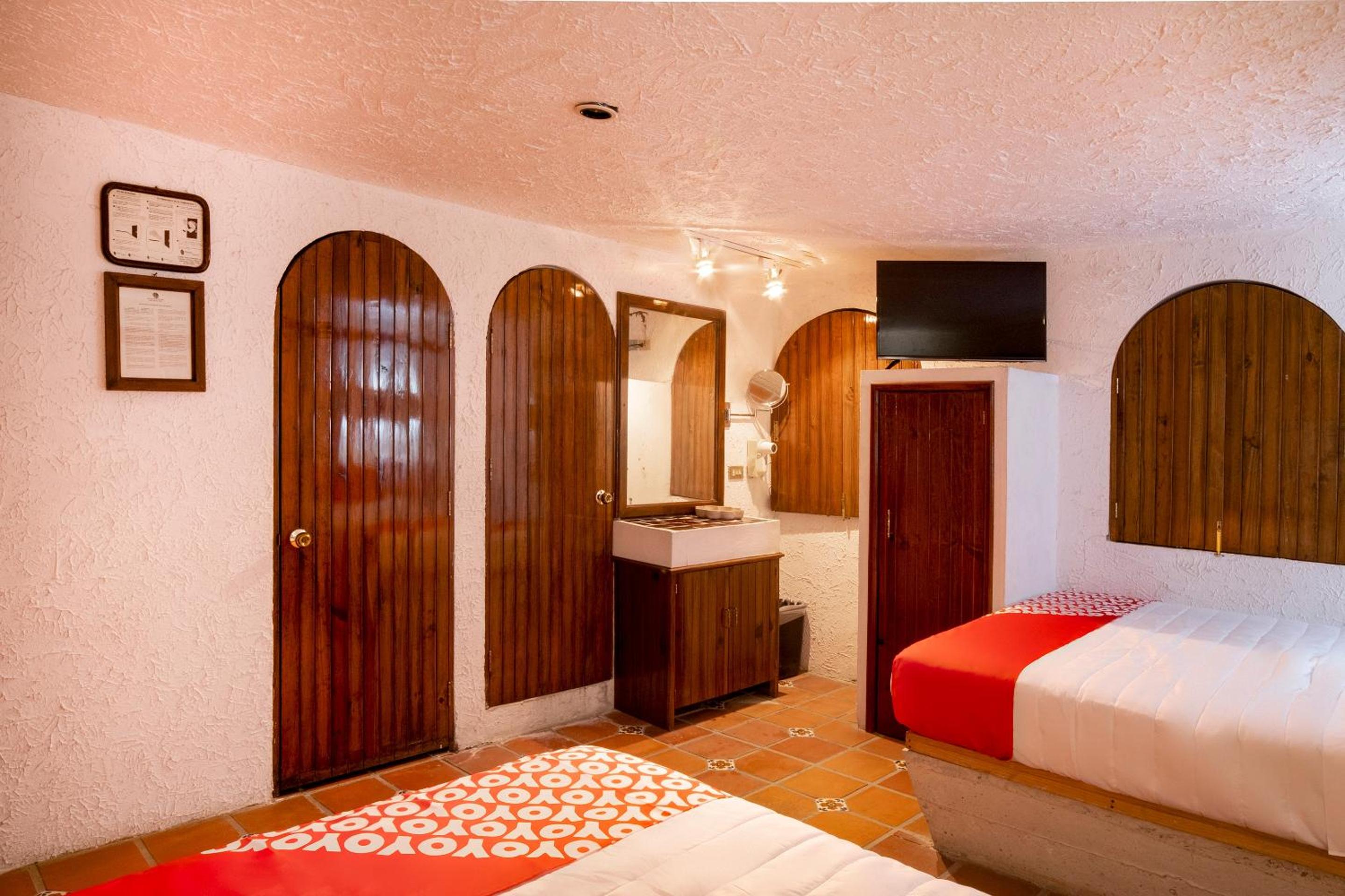 Standard Suite - Photo 5