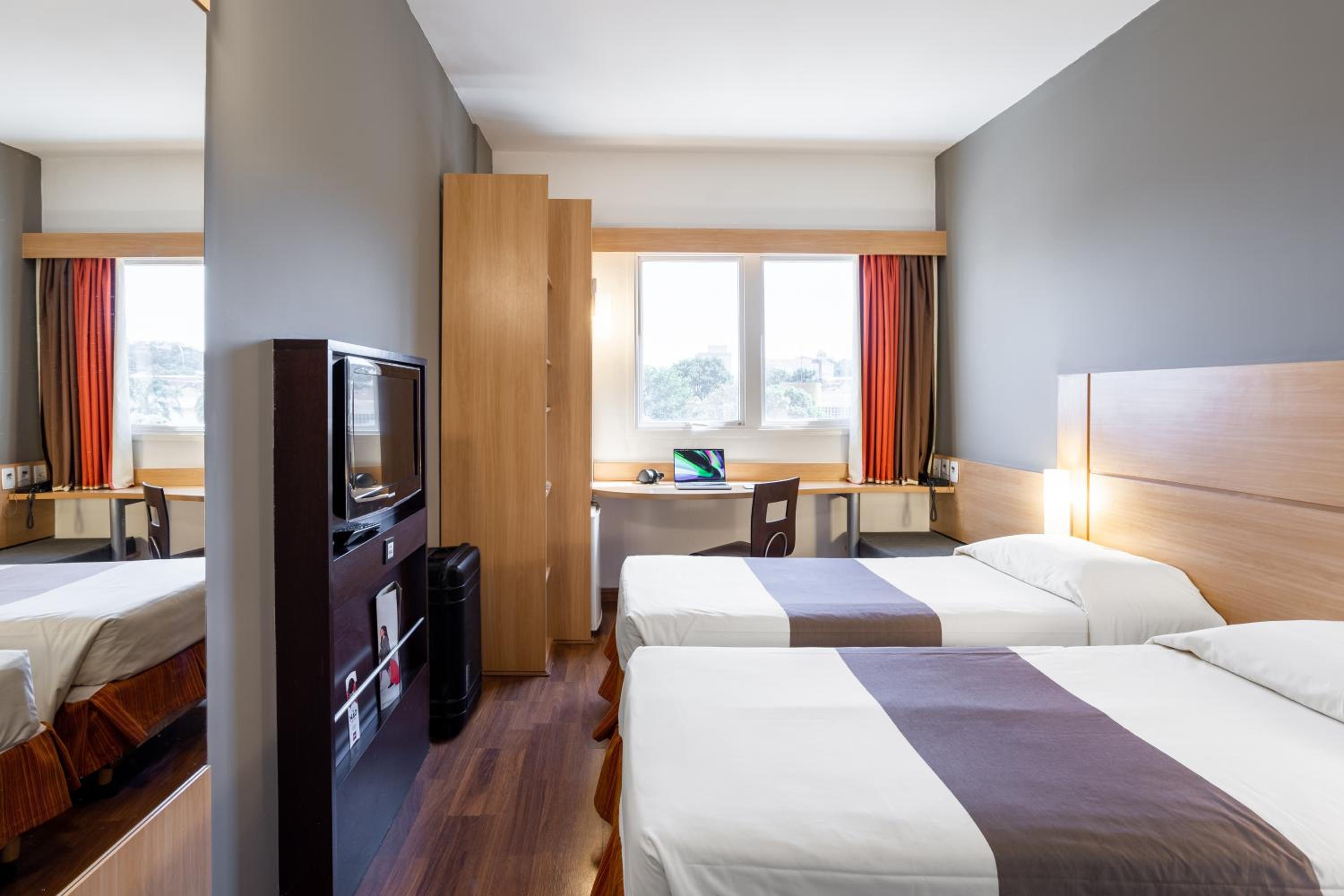 Apartment with One Double Bed