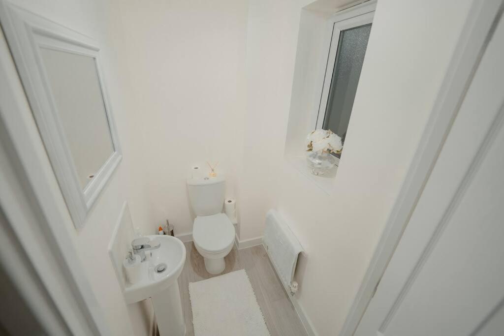Three-Bedroom House photo 2