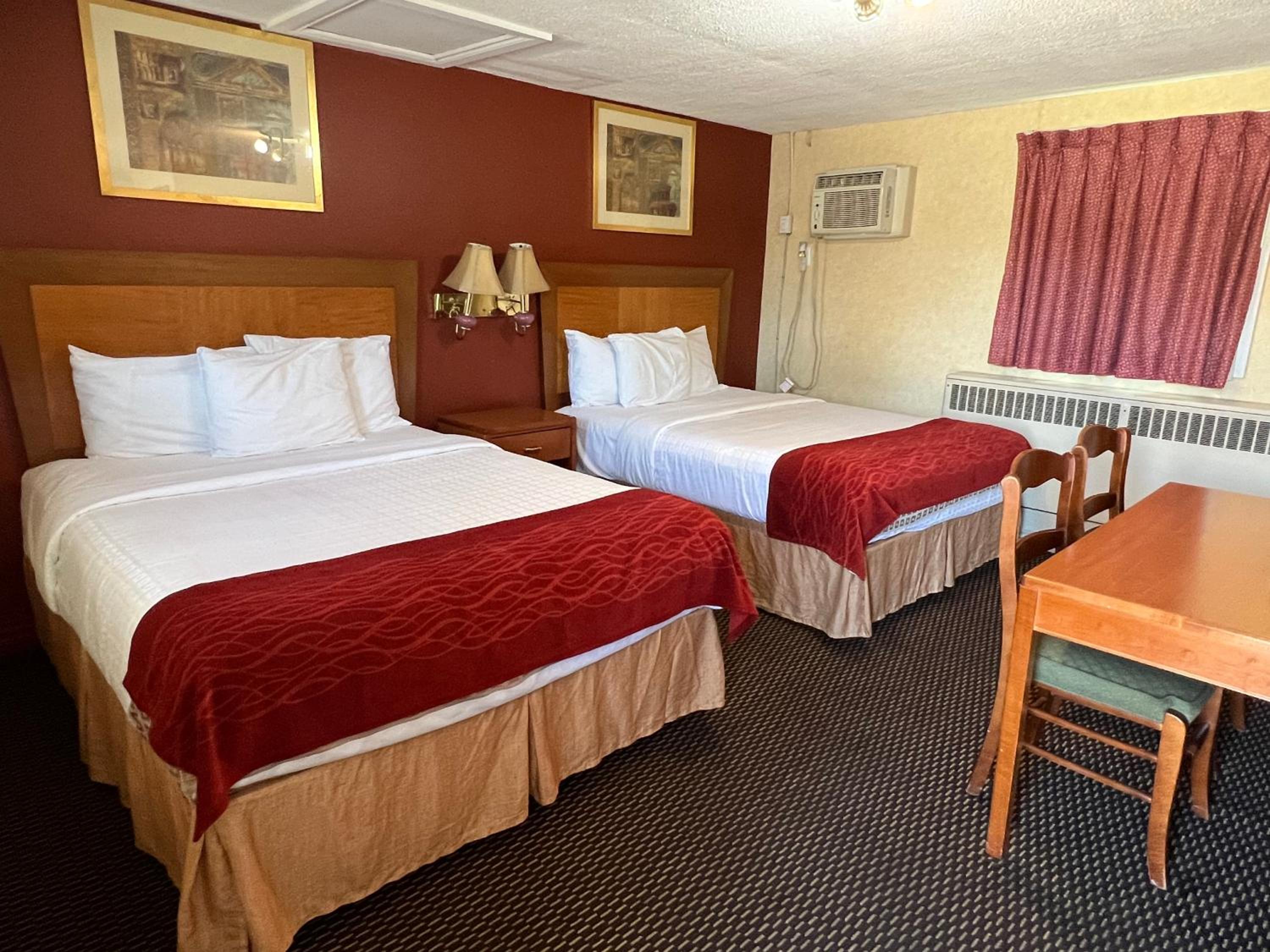 Queen Room with Two Queen Beds - Non-Smoking photo 1