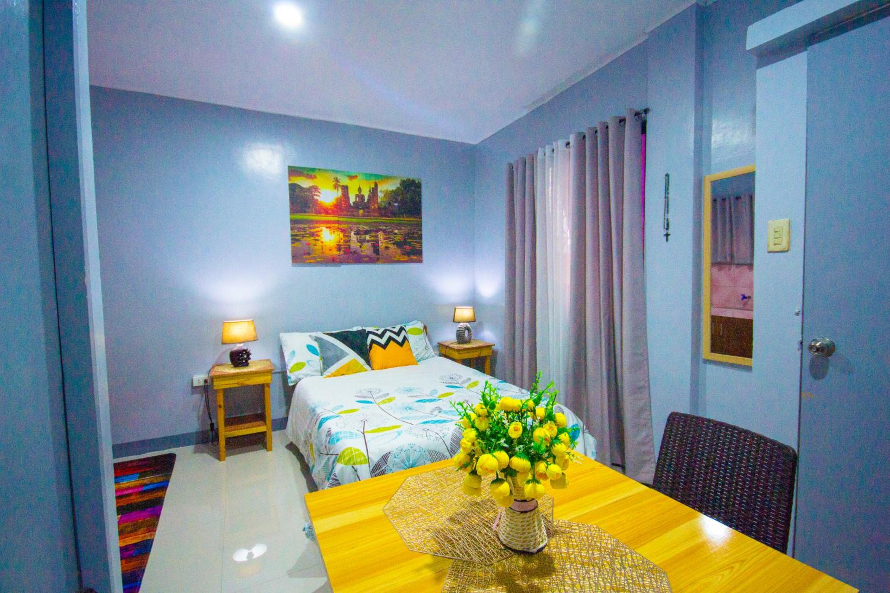 Studio Apartment - Photo 1