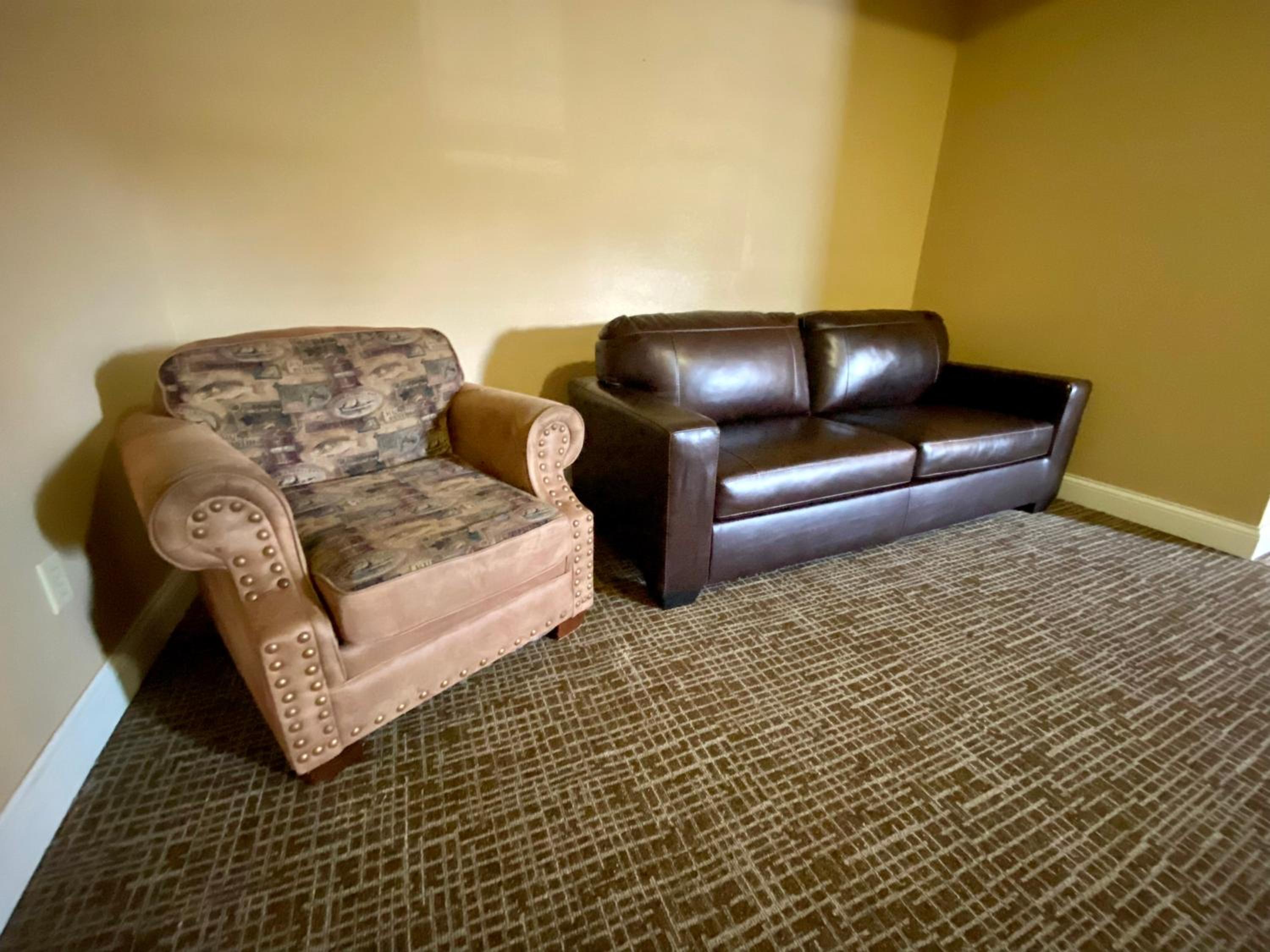 Deluxe Queen Suite - Photo 4