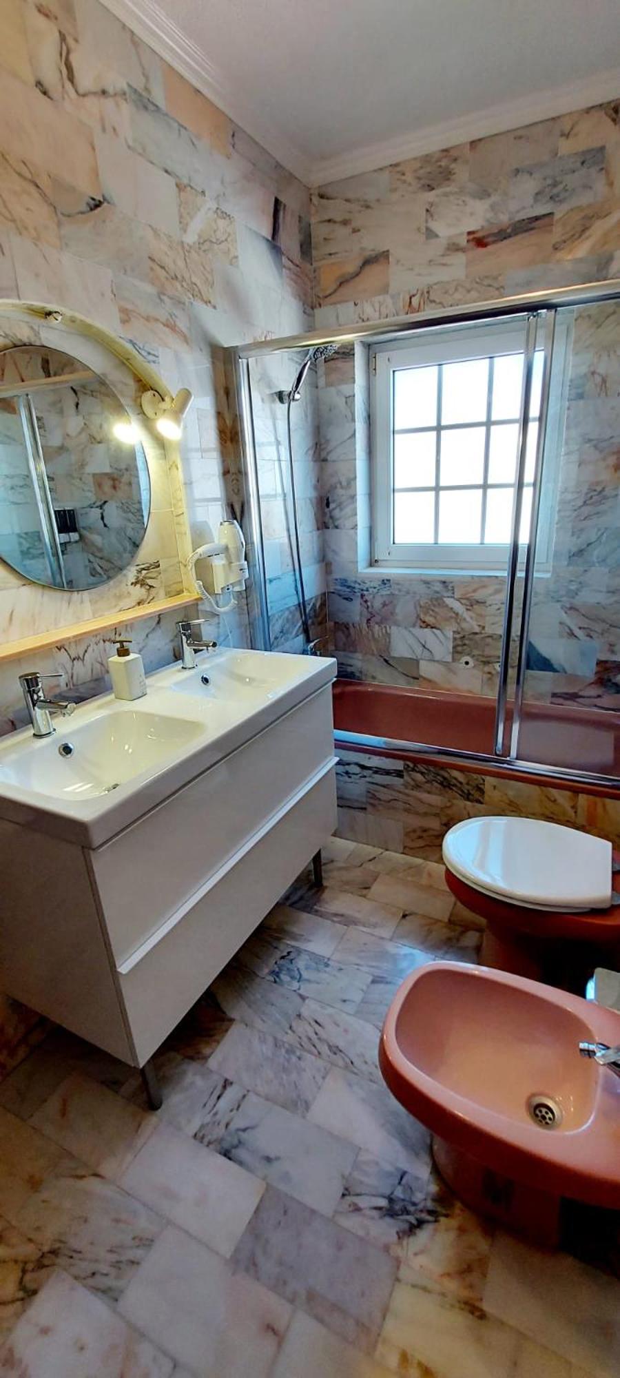 Double Room with Shared Bathroom photo 2