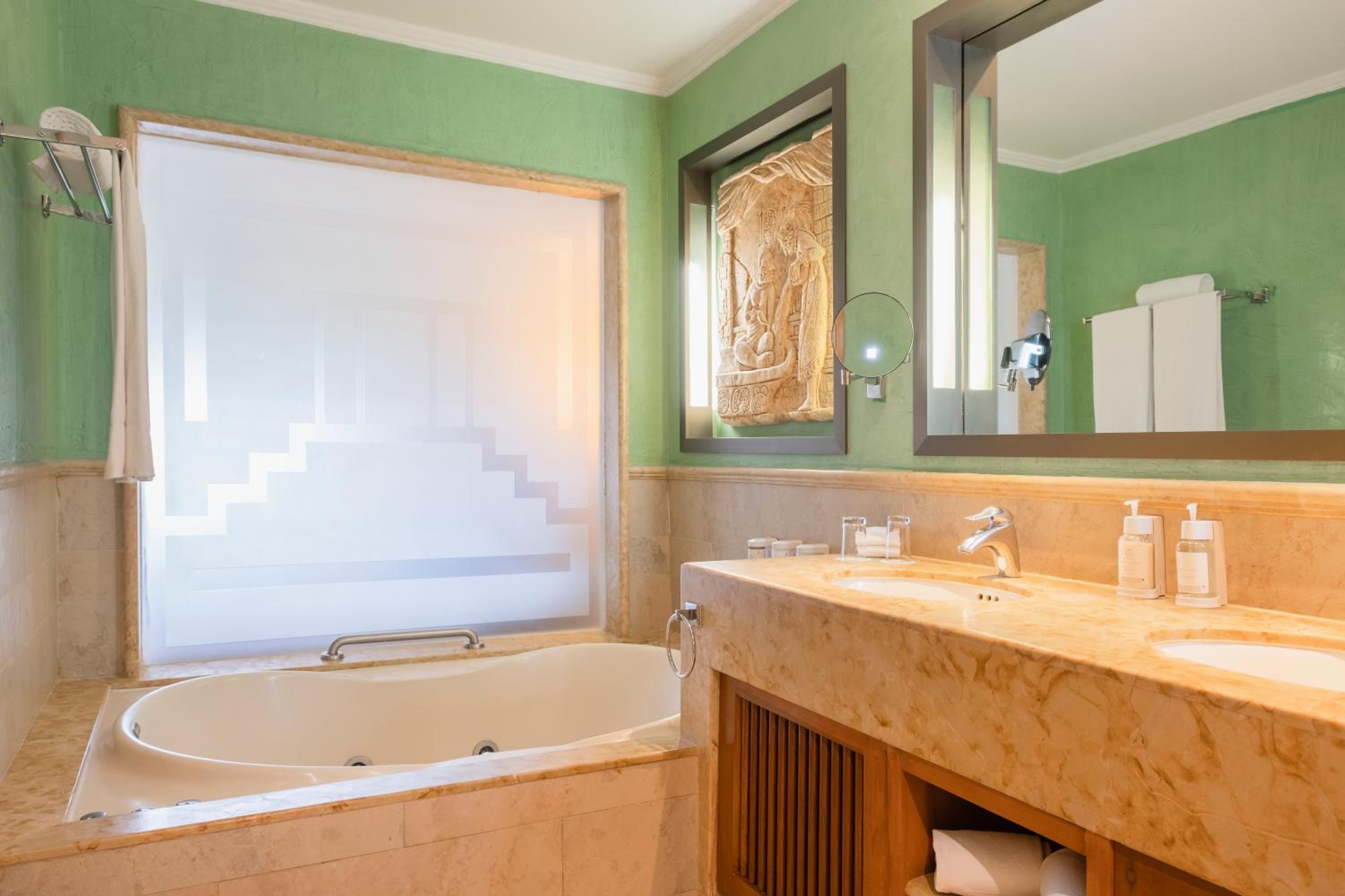 Superior Junior Suite (1 Adult)