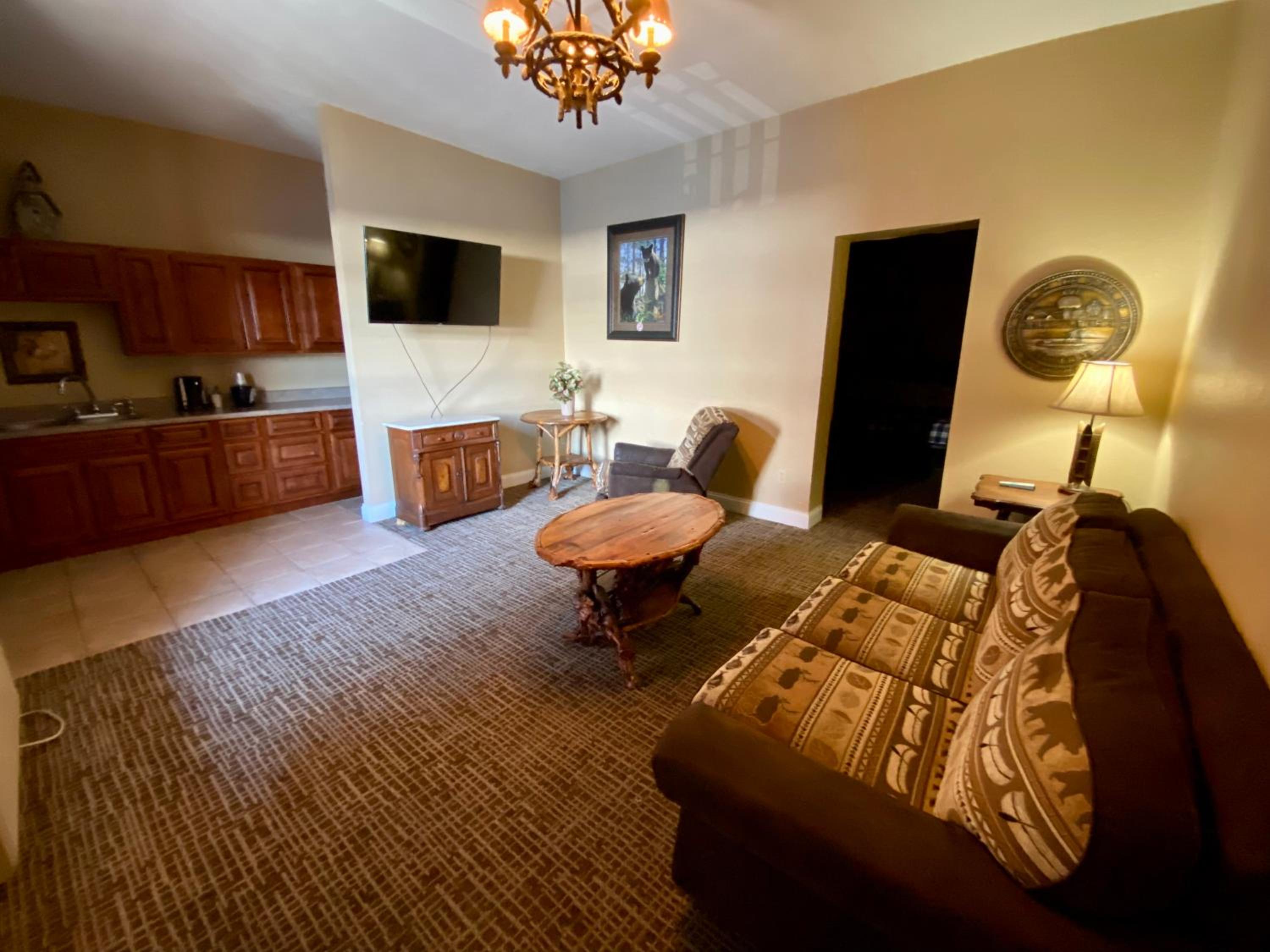 King Suite with Balcony - Photo 10